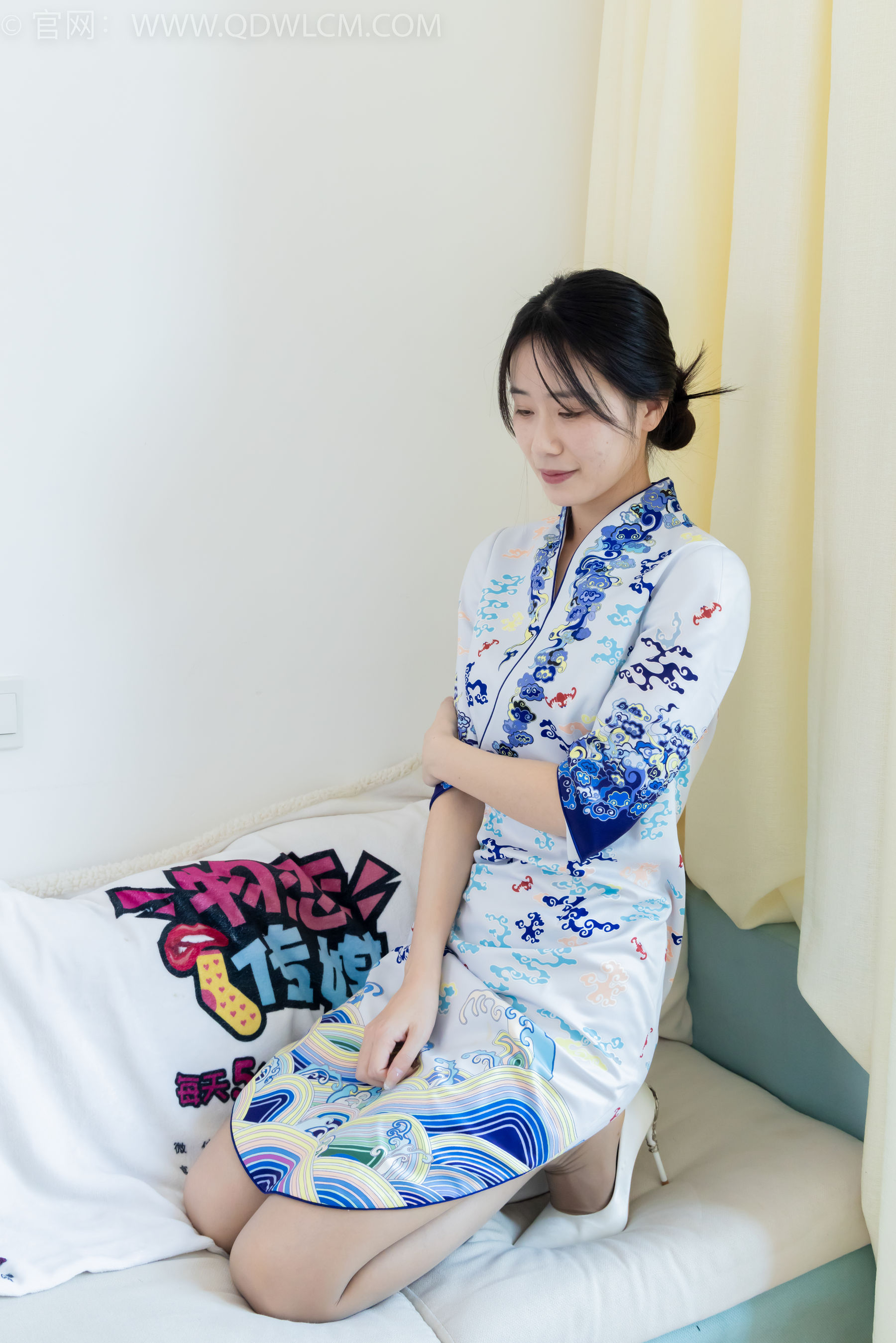 物恋传媒 No.2284 菜菜 - 高跟鞋、薄灰丝、盖被子睡觉剧情/(159P)