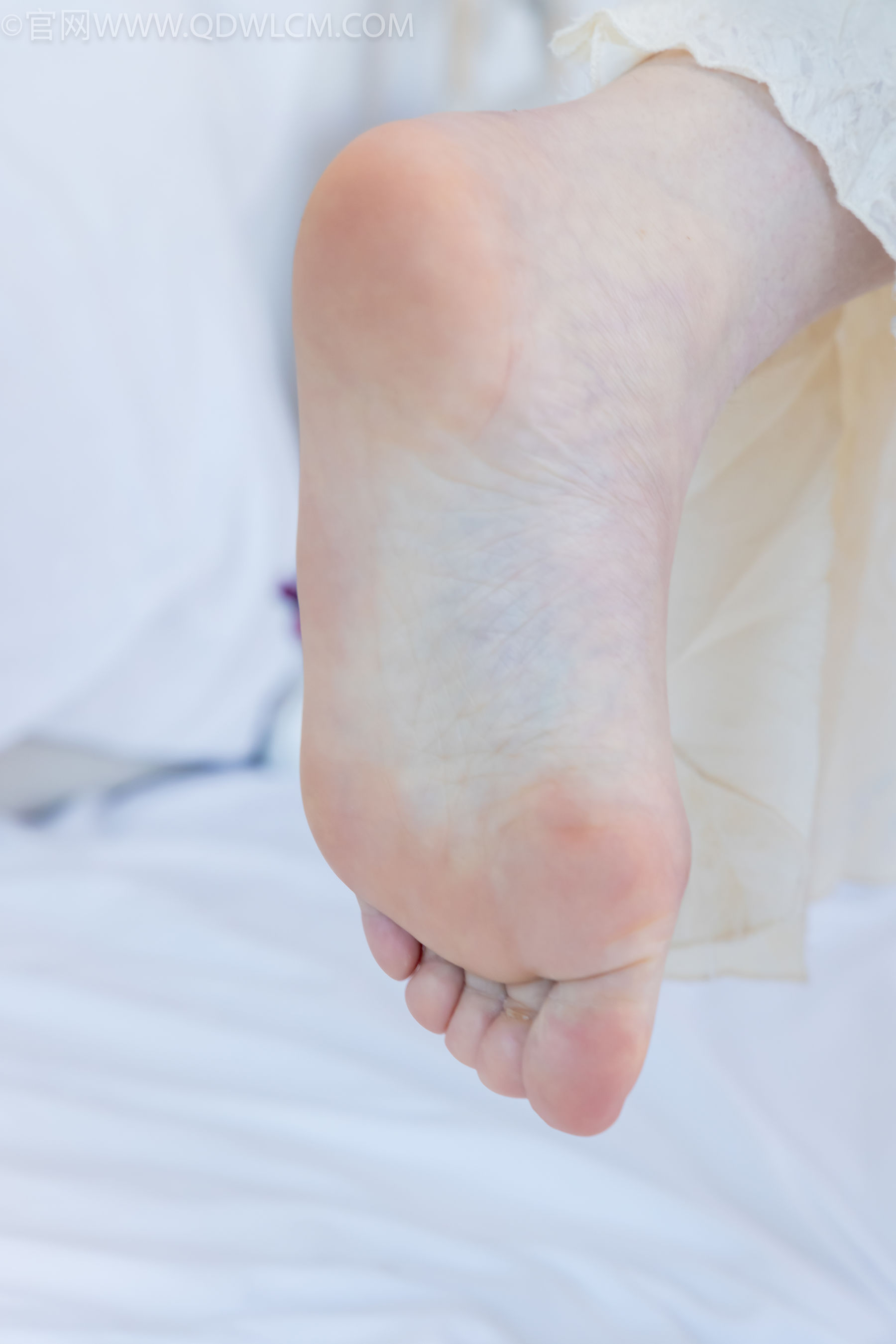 物恋传媒 No.2281 曲奇 - 皮鞋、白棉袜、裸足/(157P)