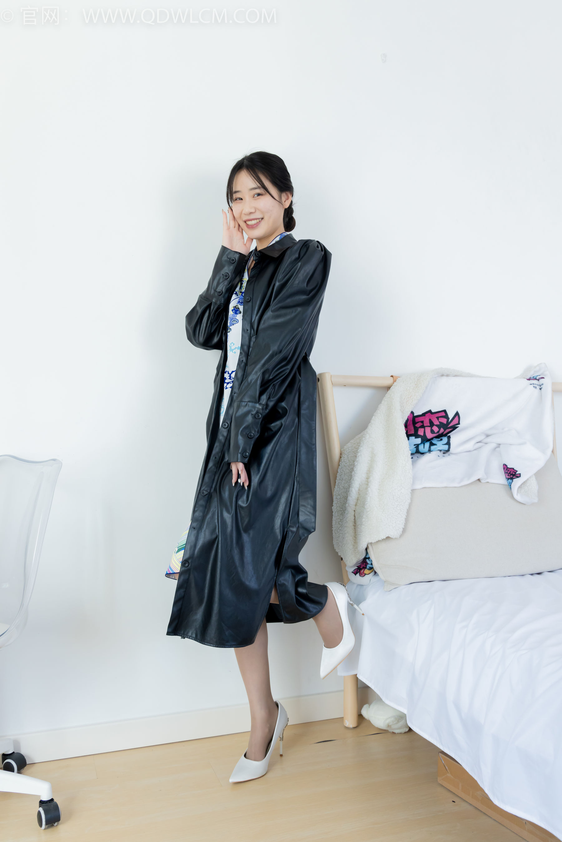 物恋传媒 No.2284 菜菜 - 高跟鞋、薄灰丝、盖被子睡觉剧情/(159P)