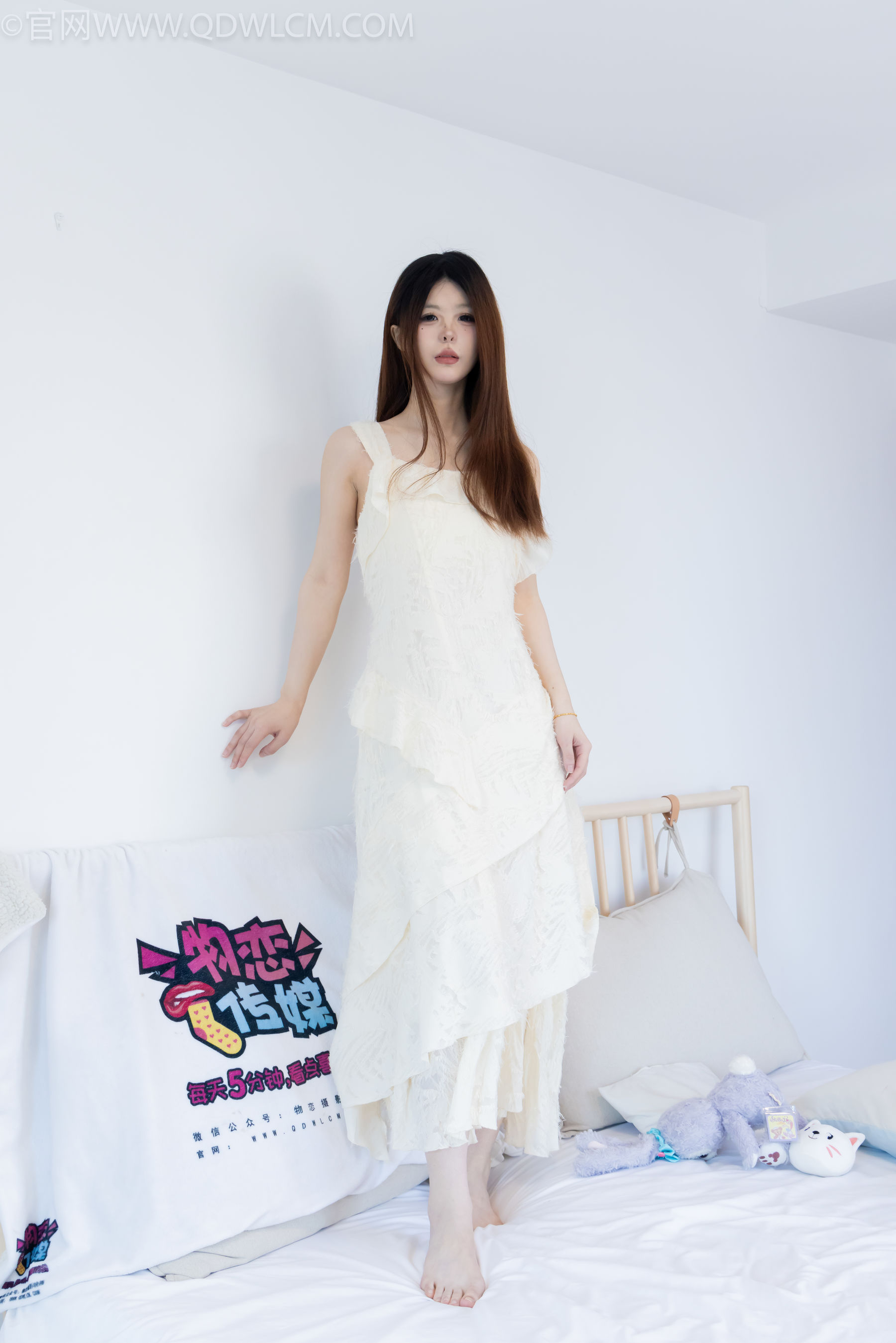 物恋传媒 No.2281 曲奇 - 皮鞋、白棉袜、裸足/(157P)