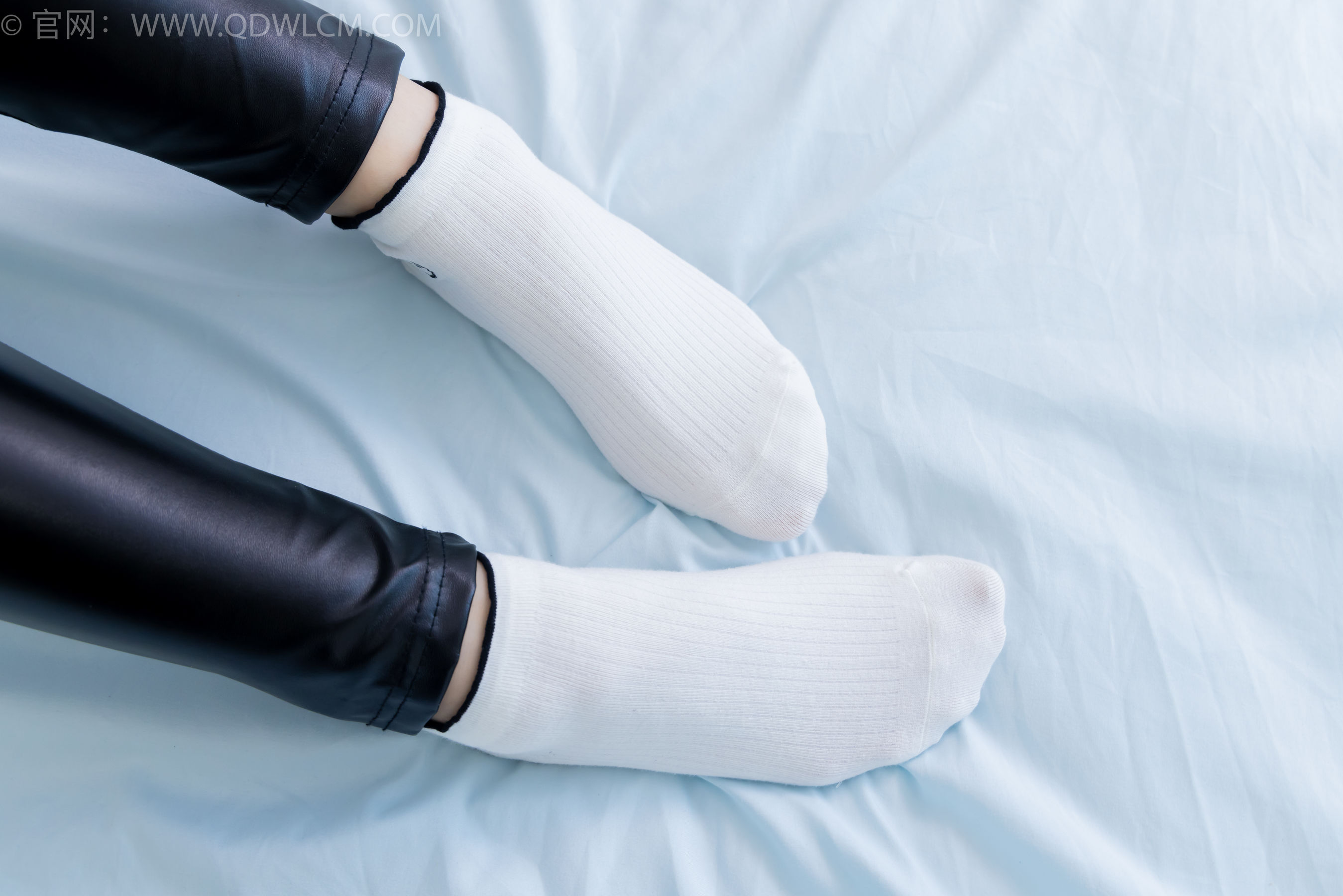 物恋传媒 No.2289 嘟嘟 - 长靴、高跟凉鞋、白棉袜、裸足/(200P)