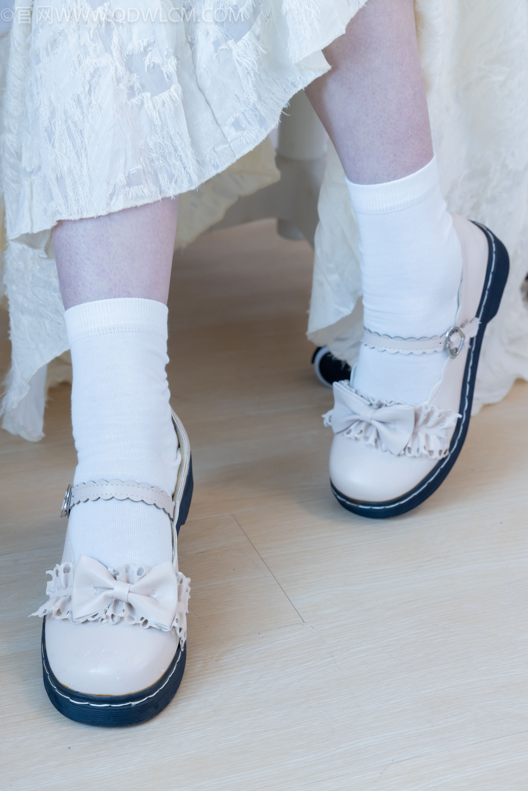 物恋传媒 No.2281 曲奇 - 皮鞋、白棉袜、裸足/(157P)