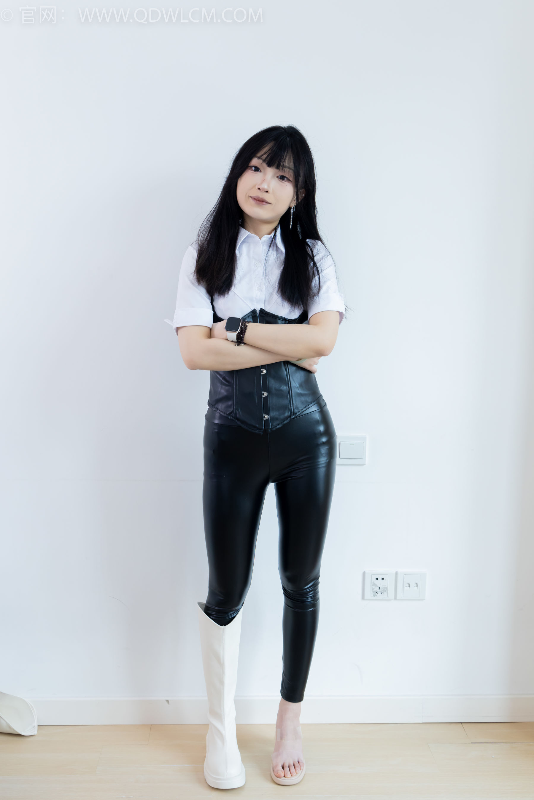 物恋传媒 No.2289 嘟嘟 - 长靴、高跟凉鞋、白棉袜、裸足/(200P)