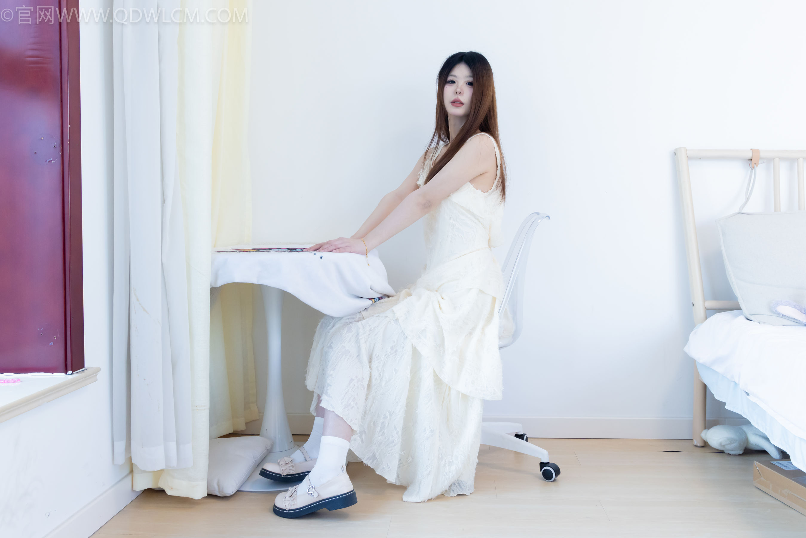 物恋传媒 No.2281 曲奇 - 皮鞋、白棉袜、裸足/(157P)