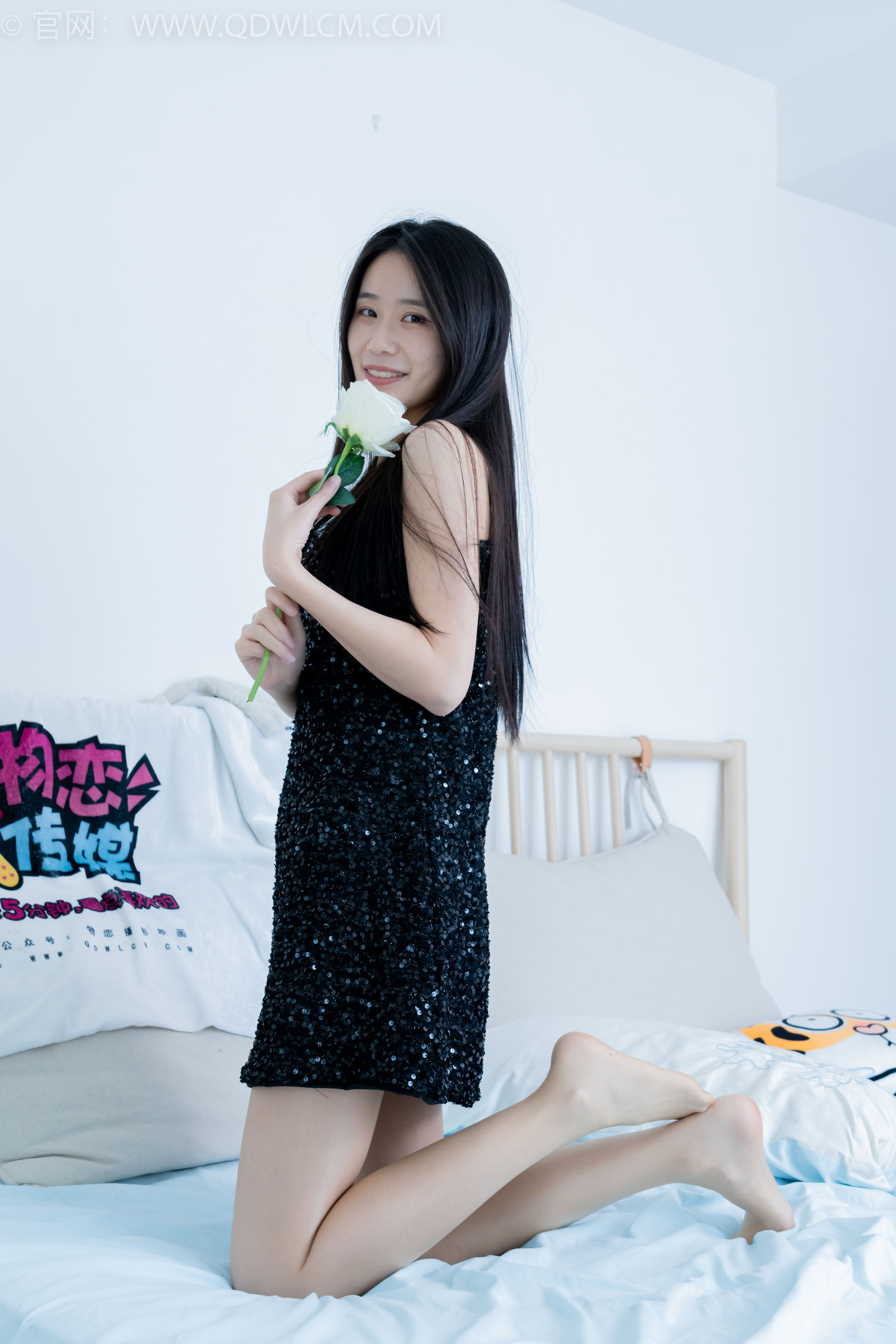 物恋传媒 No.2288 菜菜 - 高跟凉鞋、平底鞋、厚肉丝、油亮薄肉丝/(200P)