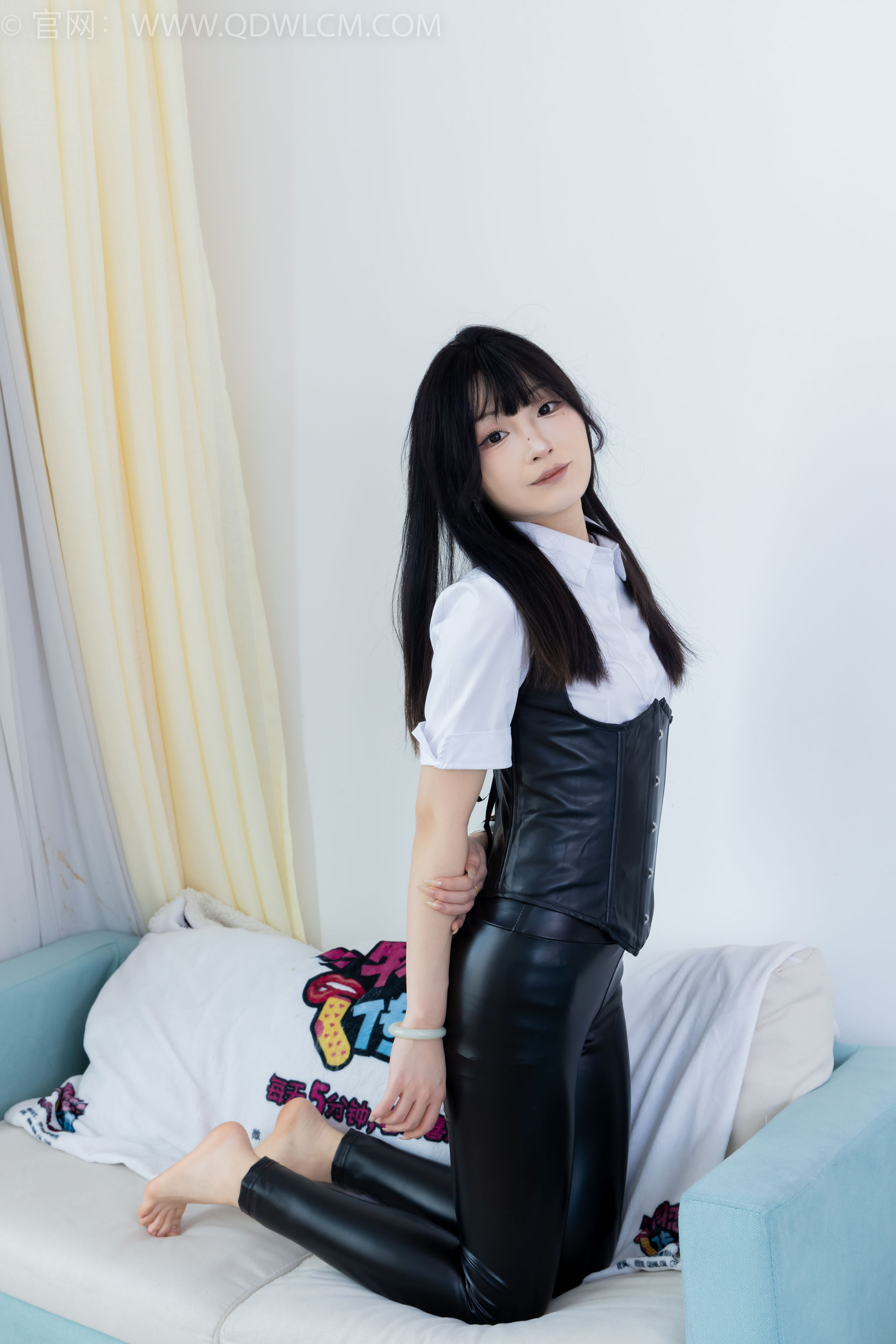 物恋传媒 No.2289 嘟嘟 - 长靴、高跟凉鞋、白棉袜、裸足/(200P)