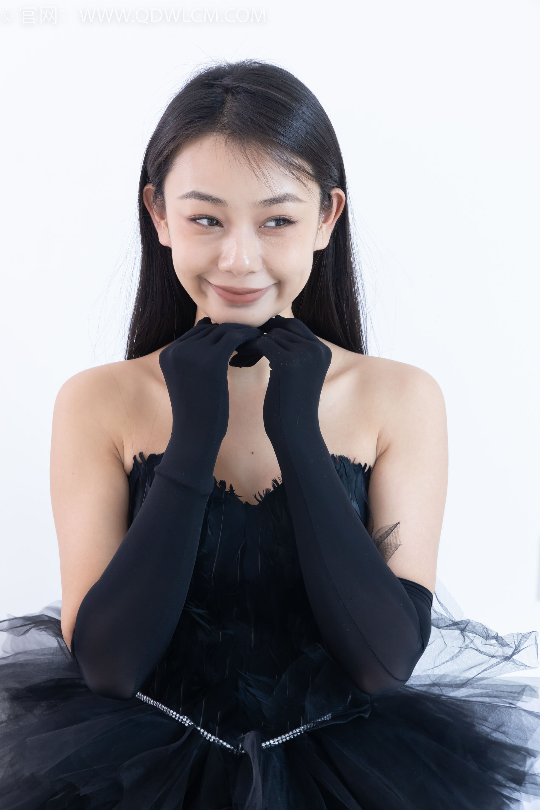 物恋传媒 No.2287 岚岚 - 高跟鞋、黑色网袜、裸足/(220P)