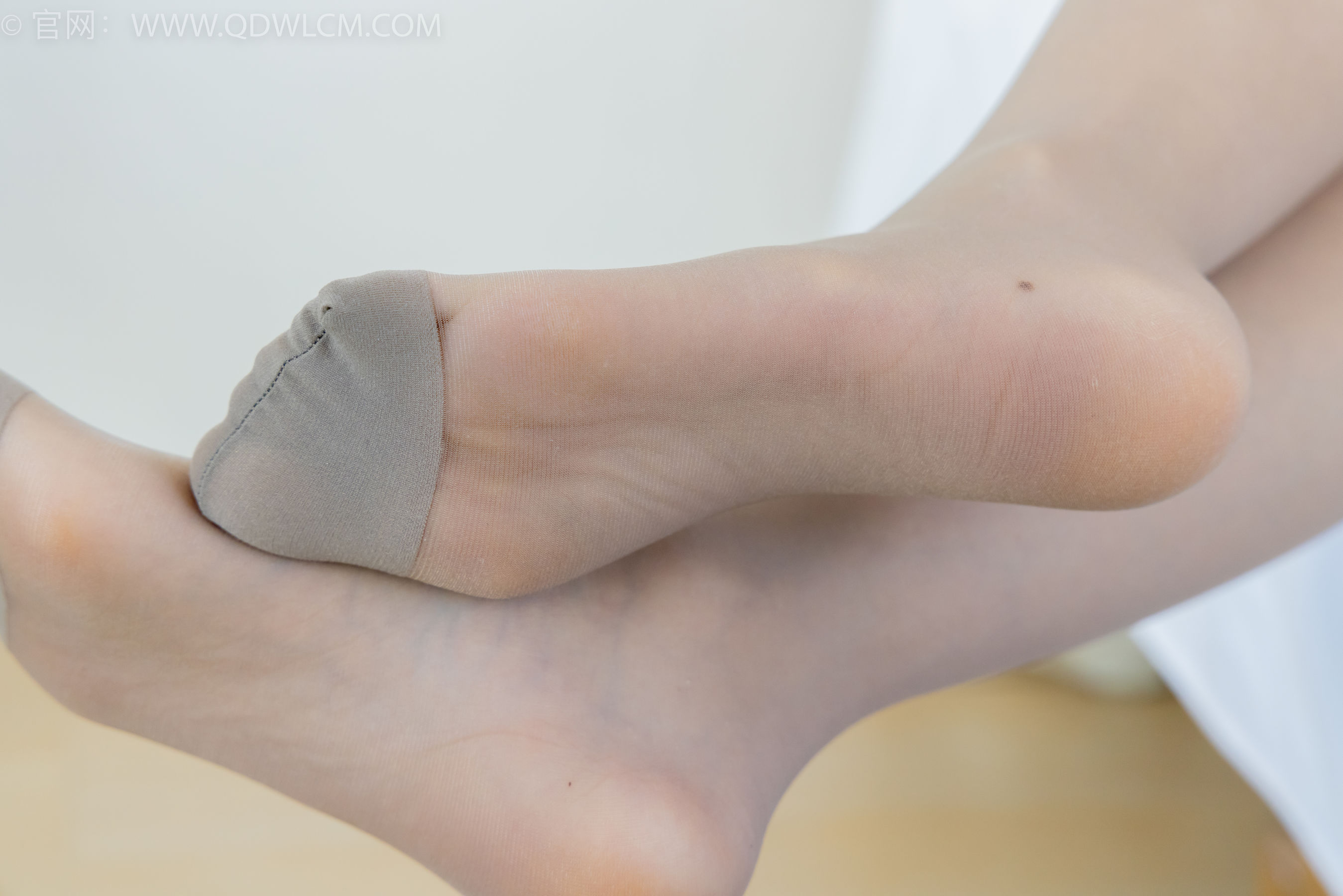 物恋传媒 No.2284 菜菜 - 高跟鞋、薄灰丝、盖被子睡觉剧情/(159P)