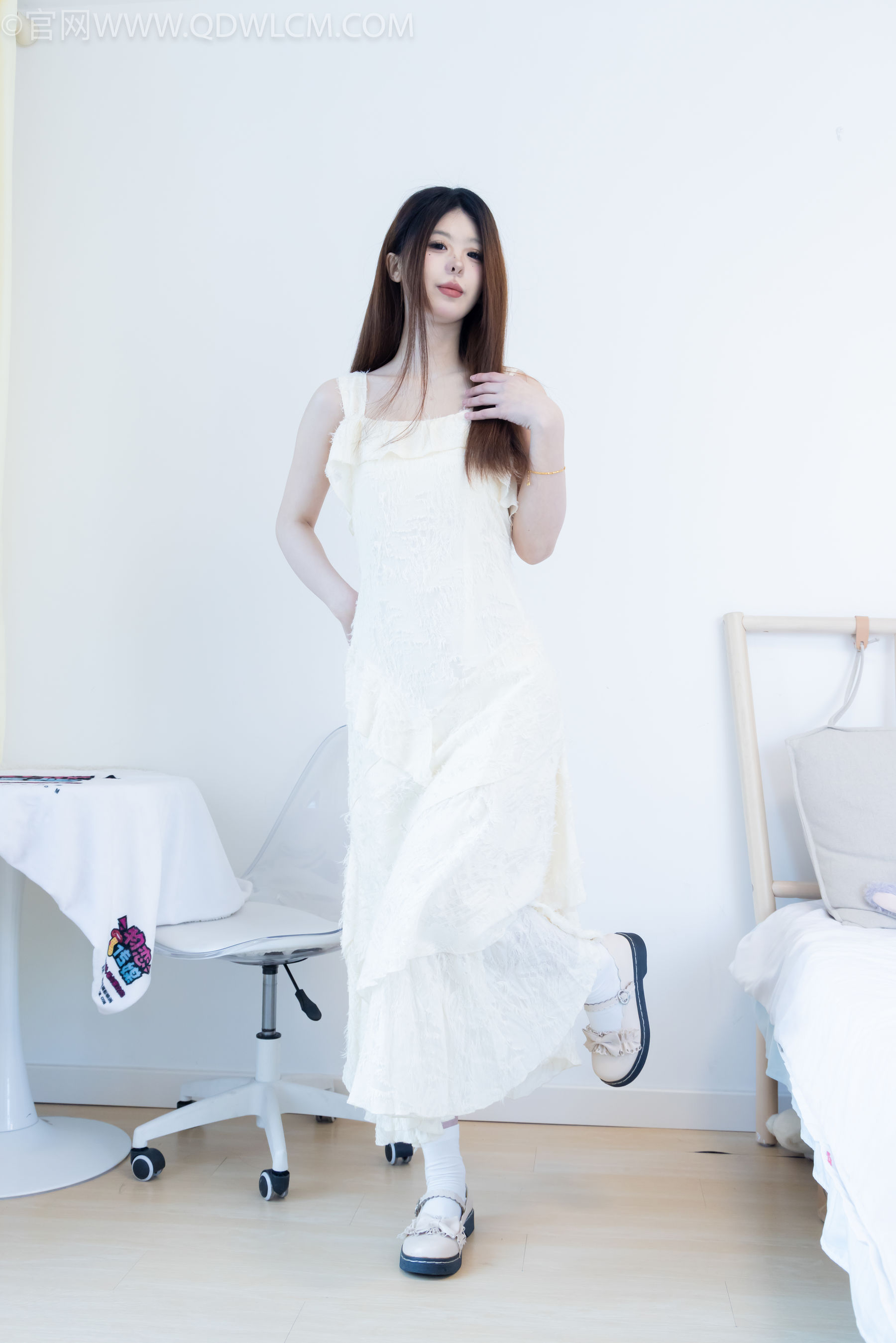 物恋传媒 No.2281 曲奇 - 皮鞋、白棉袜、裸足/(157P)