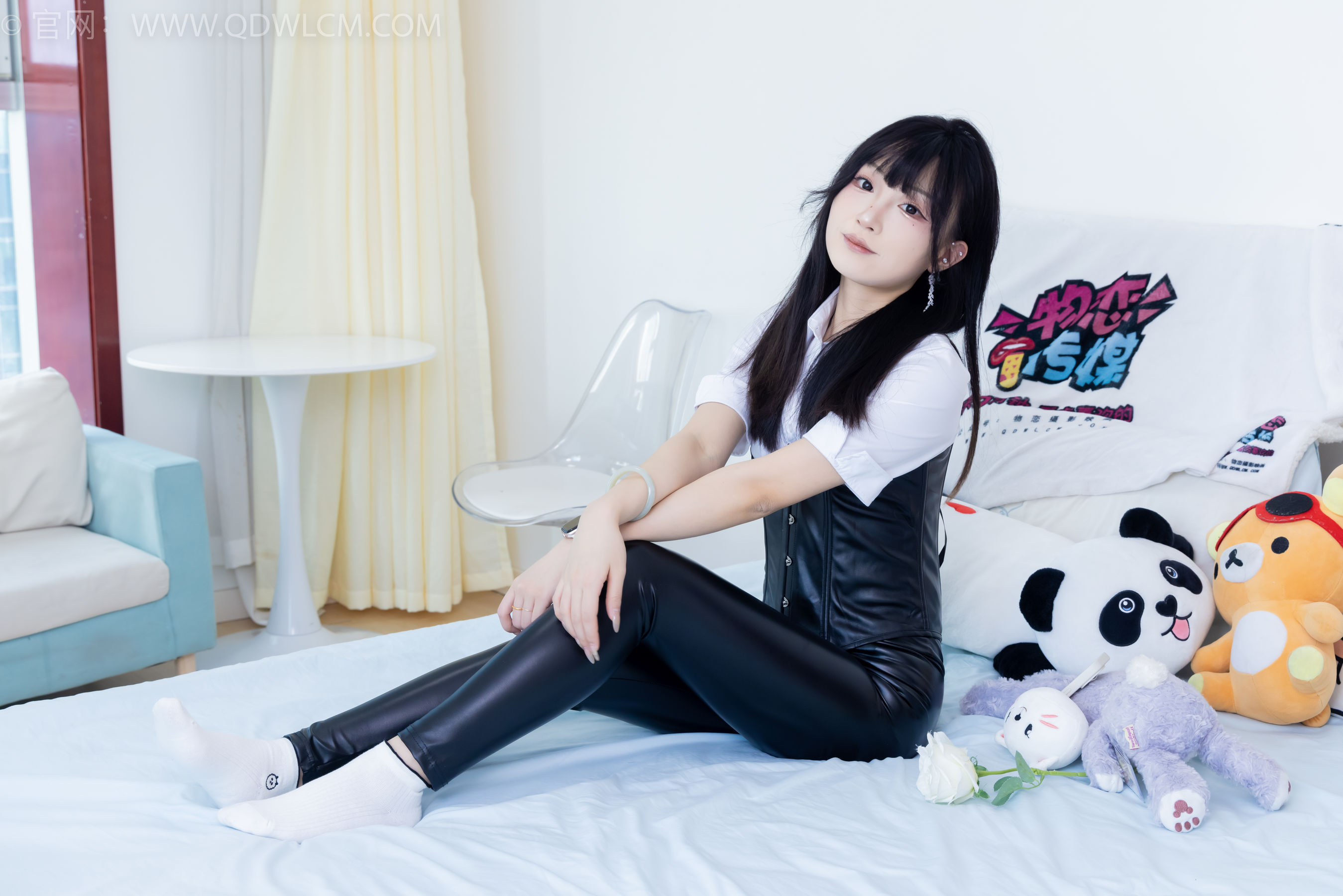 物恋传媒 No.2289 嘟嘟 - 长靴、高跟凉鞋、白棉袜、裸足/(200P)