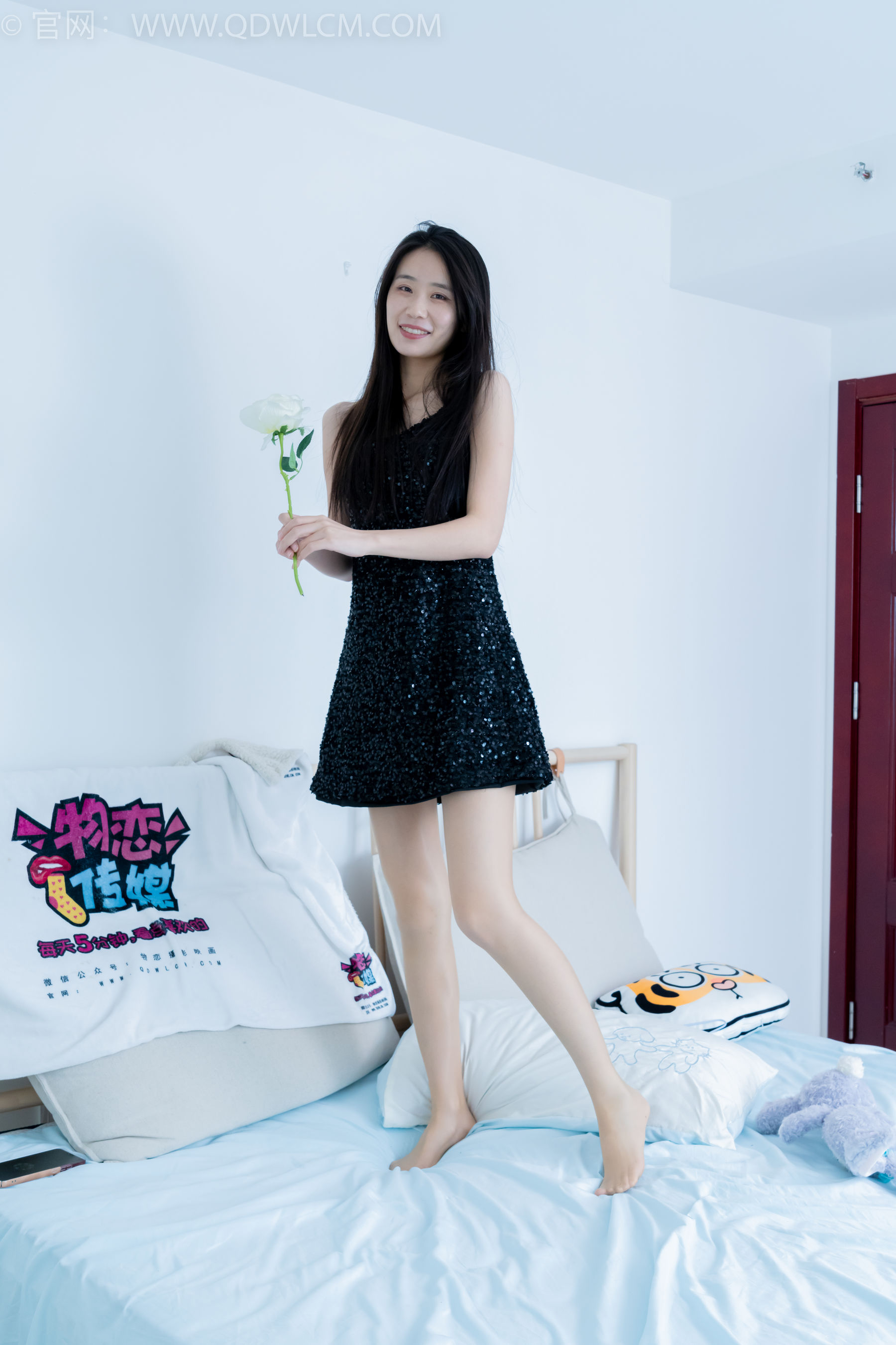 物恋传媒 No.2288 菜菜 - 高跟凉鞋、平底鞋、厚肉丝、油亮薄肉丝/(200P)