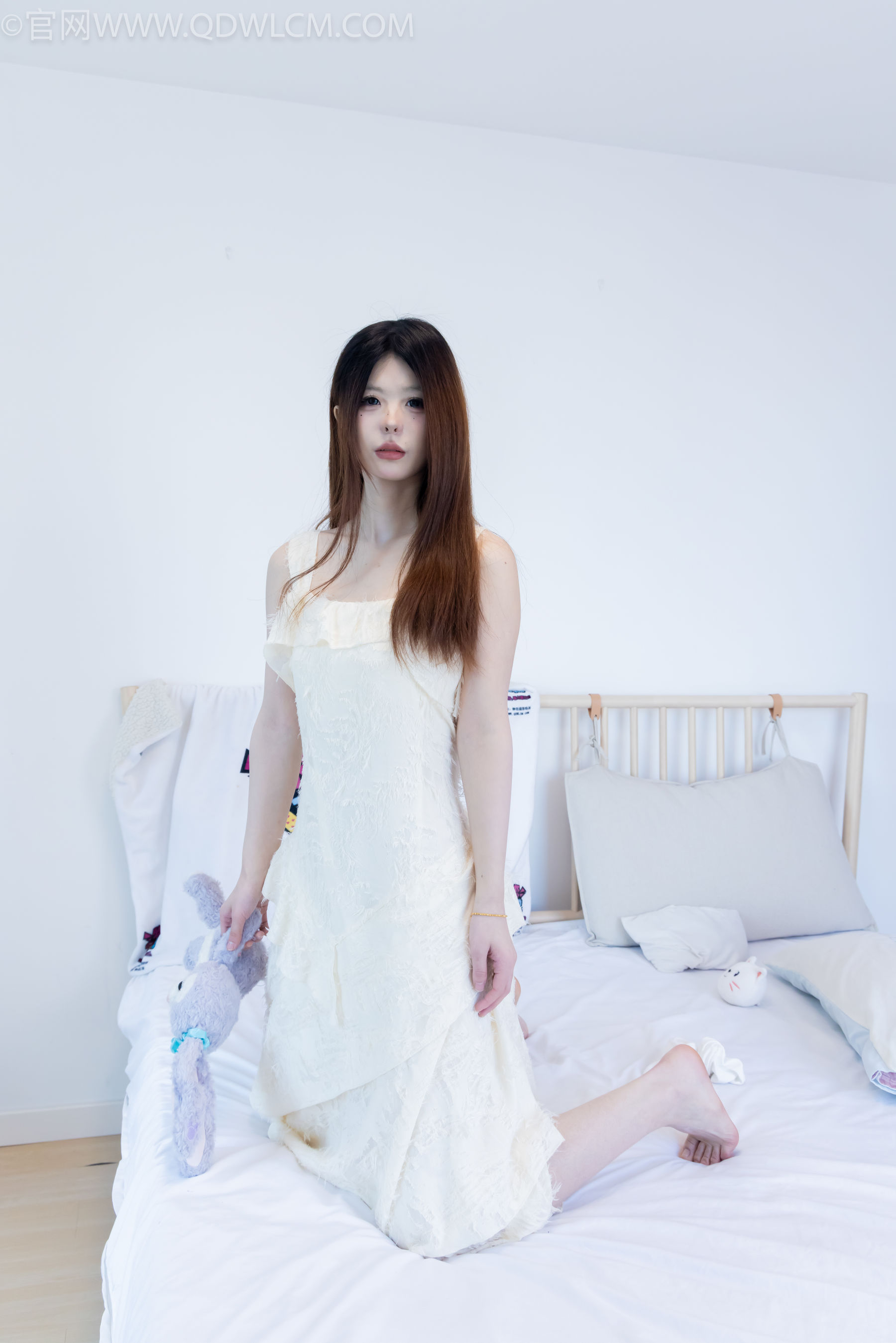 物恋传媒 No.2281 曲奇 - 皮鞋、白棉袜、裸足/(157P)