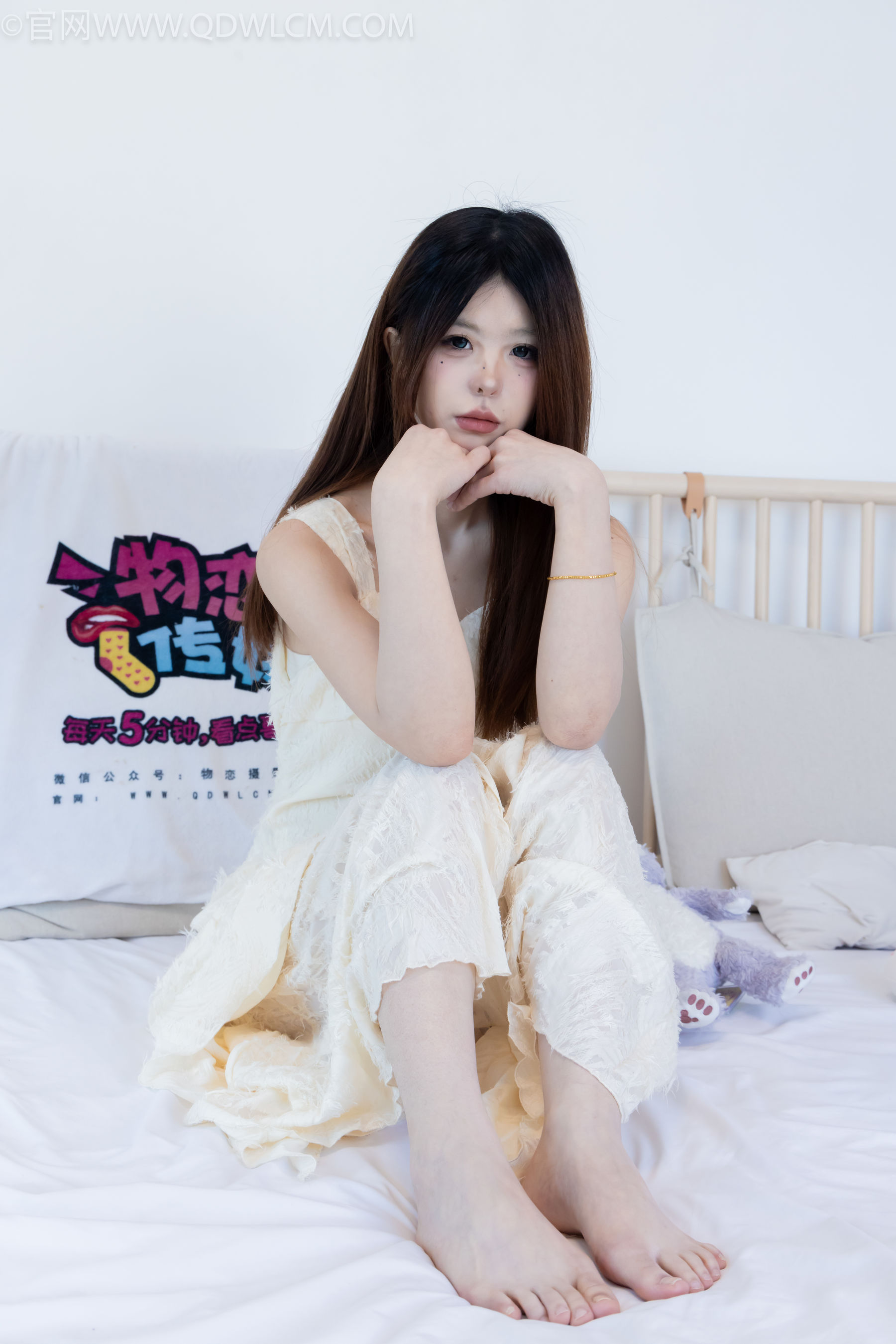 物恋传媒 No.2281 曲奇 - 皮鞋、白棉袜、裸足/(157P)