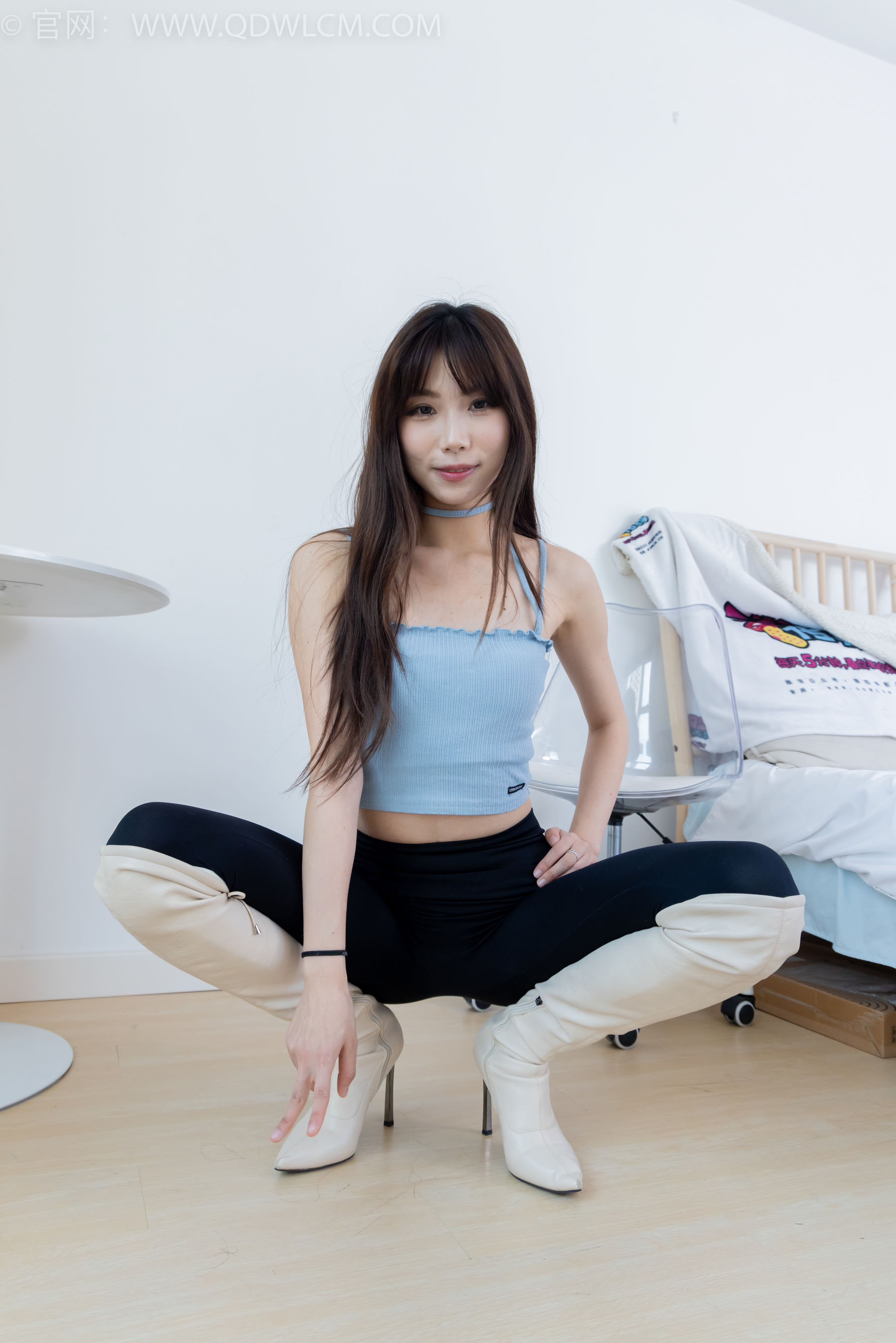 物恋传媒 No.2283 泡泡 - 高跟长靴、卡通白棉袜、裸足/(180P)