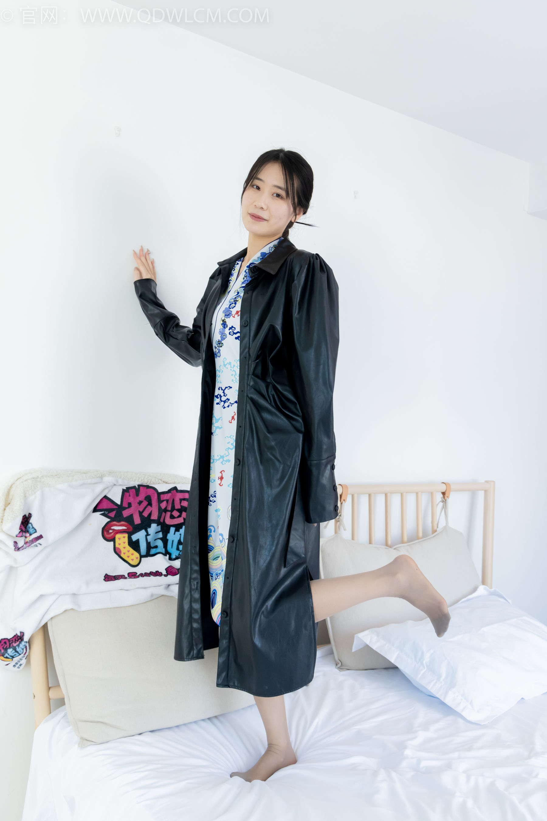 物恋传媒 No.2284 菜菜 - 高跟鞋、薄灰丝、盖被子睡觉剧情/(159P)