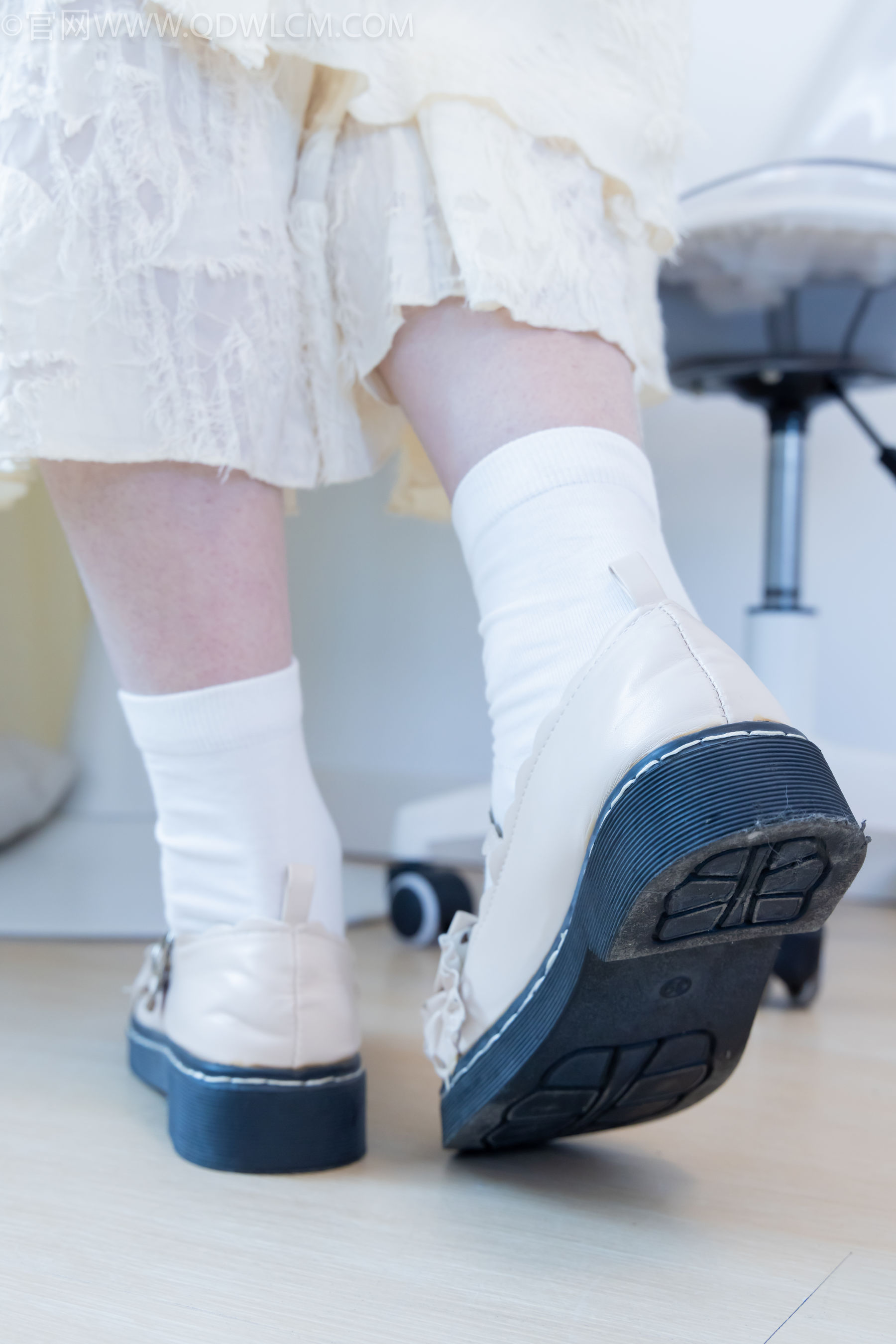 物恋传媒 No.2281 曲奇 - 皮鞋、白棉袜、裸足/(157P)