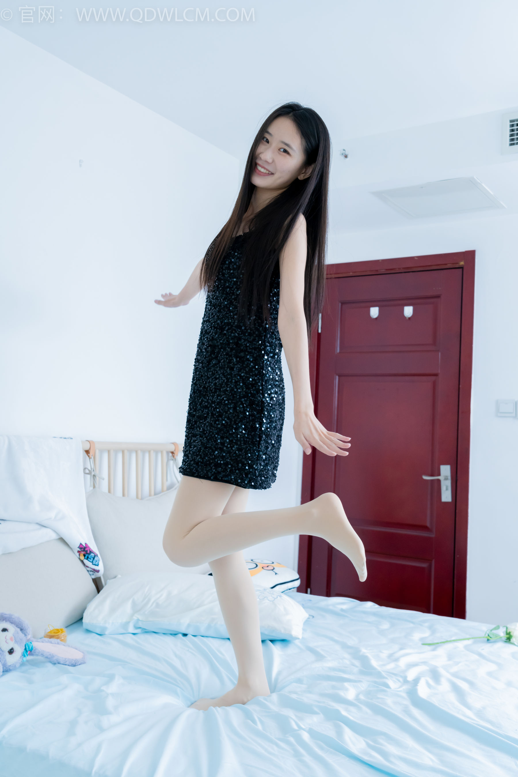 物恋传媒 No.2288 菜菜 - 高跟凉鞋、平底鞋、厚肉丝、油亮薄肉丝/(200P)