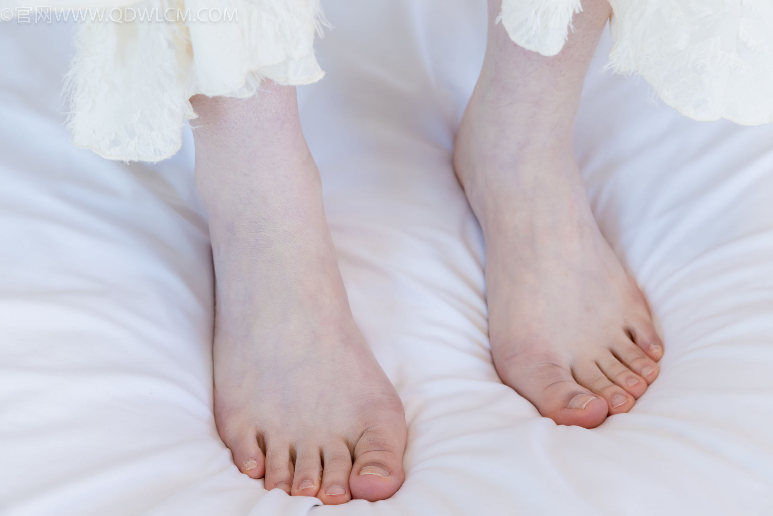 物恋传媒 No.2281 曲奇 - 皮鞋、白棉袜、裸足/(157P)