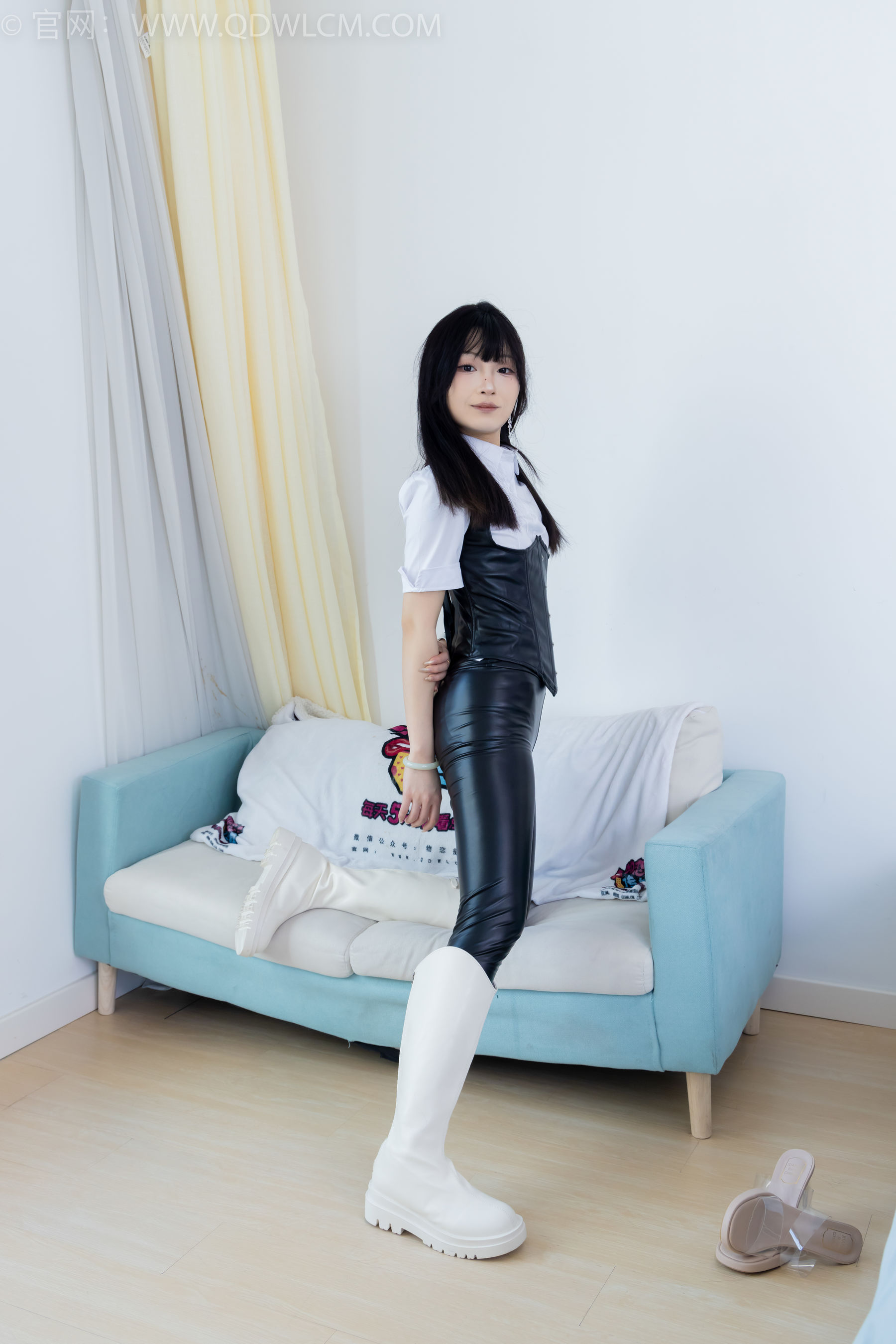 物恋传媒 No.2289 嘟嘟 - 长靴、高跟凉鞋、白棉袜、裸足/(200P)