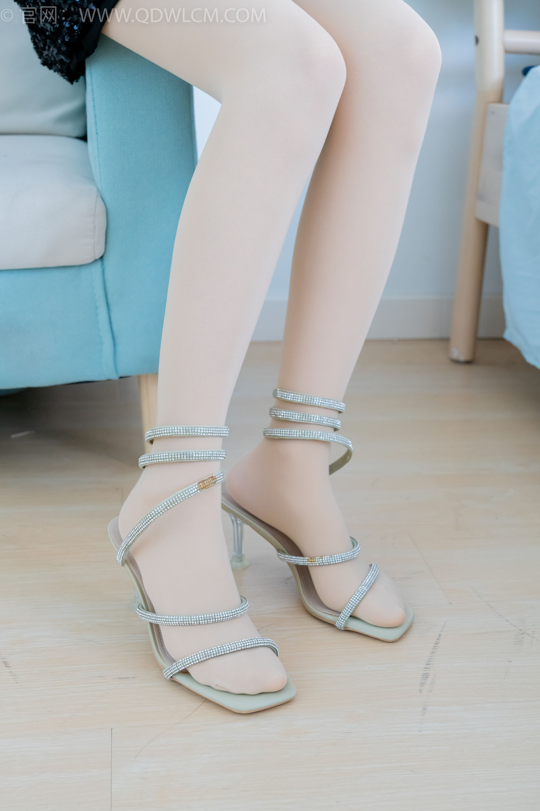 物恋传媒 No.2288 菜菜 - 高跟凉鞋、平底鞋、厚肉丝、油亮薄肉丝/(200P)