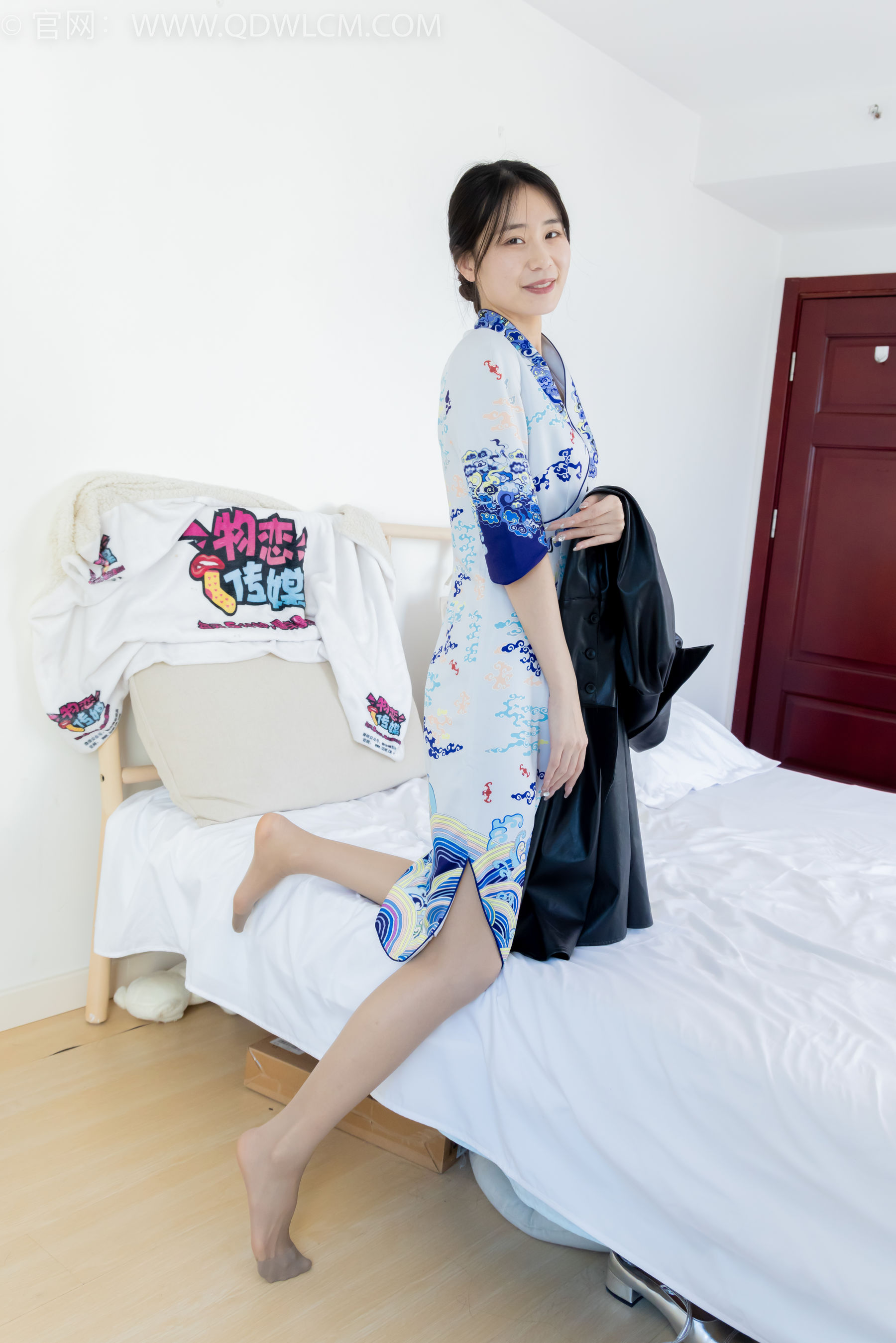 物恋传媒 No.2284 菜菜 - 高跟鞋、薄灰丝、盖被子睡觉剧情/(159P)