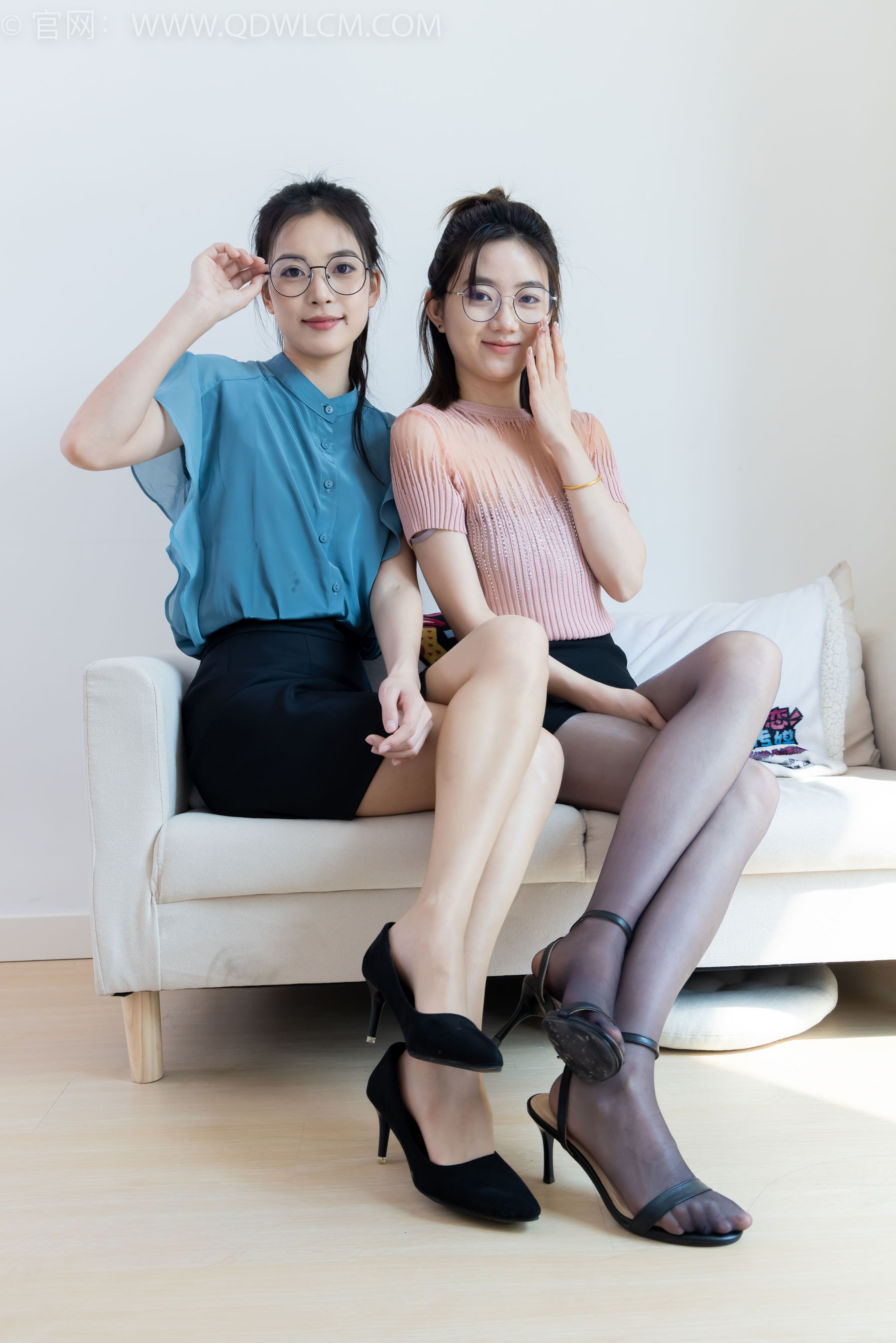 物恋传媒 No.2285 茯苓&欢欢 - 高跟鞋、高跟凉鞋、油亮薄肉丝/(168P)