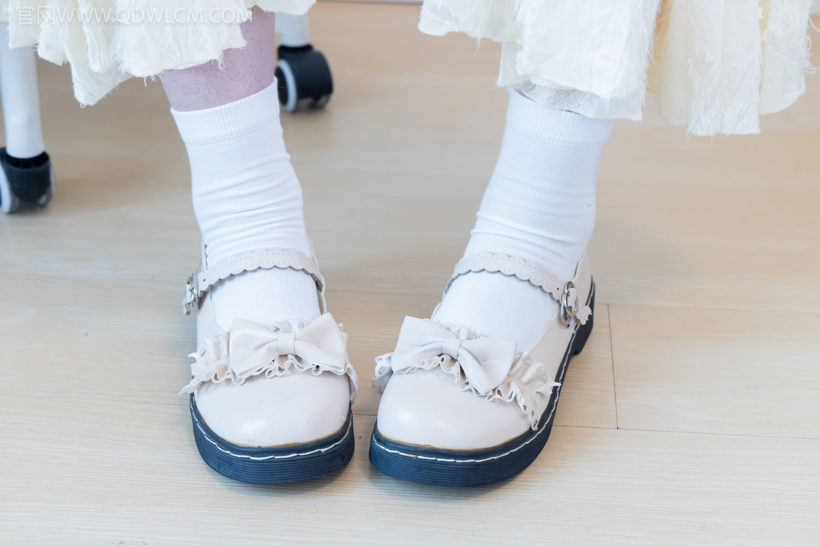 物恋传媒 No.2281 曲奇 - 皮鞋、白棉袜、裸足/(157P)