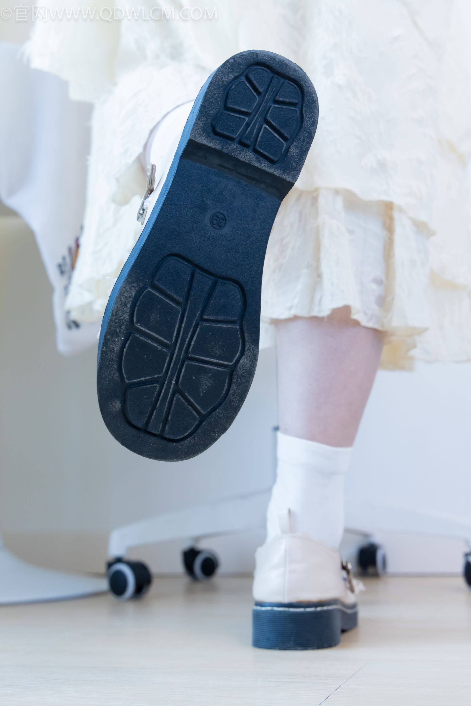 物恋传媒 No.2281 曲奇 - 皮鞋、白棉袜、裸足/(157P)