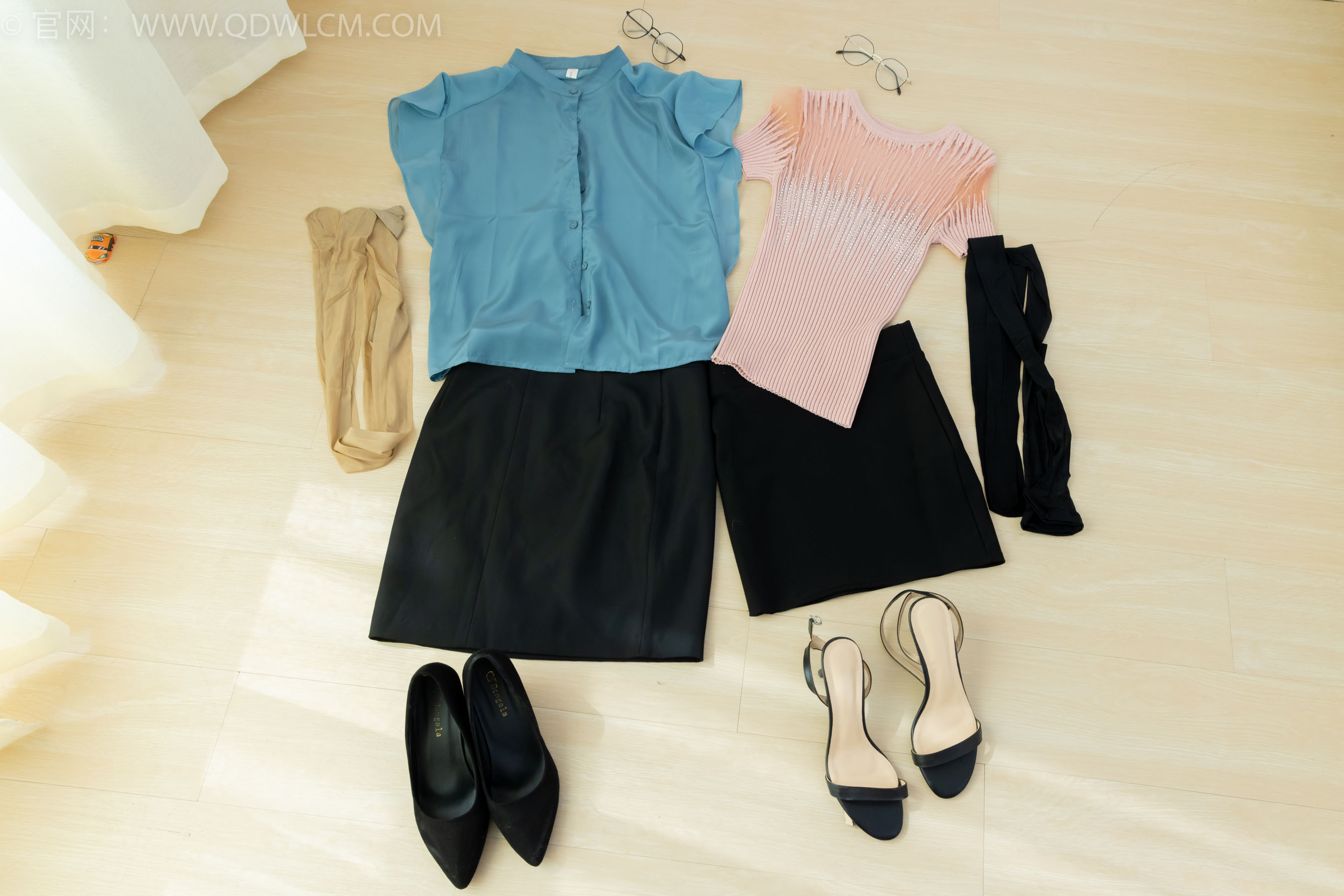 物恋传媒 No.2285 茯苓&欢欢 - 高跟鞋、高跟凉鞋、油亮薄肉丝/(168P)