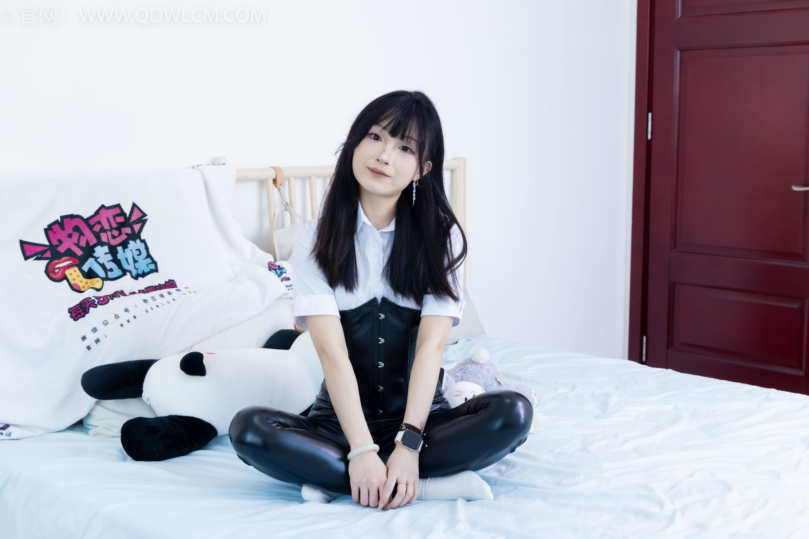 物恋传媒 No.2289 嘟嘟 - 长靴、高跟凉鞋、白棉袜、裸足/(200P)