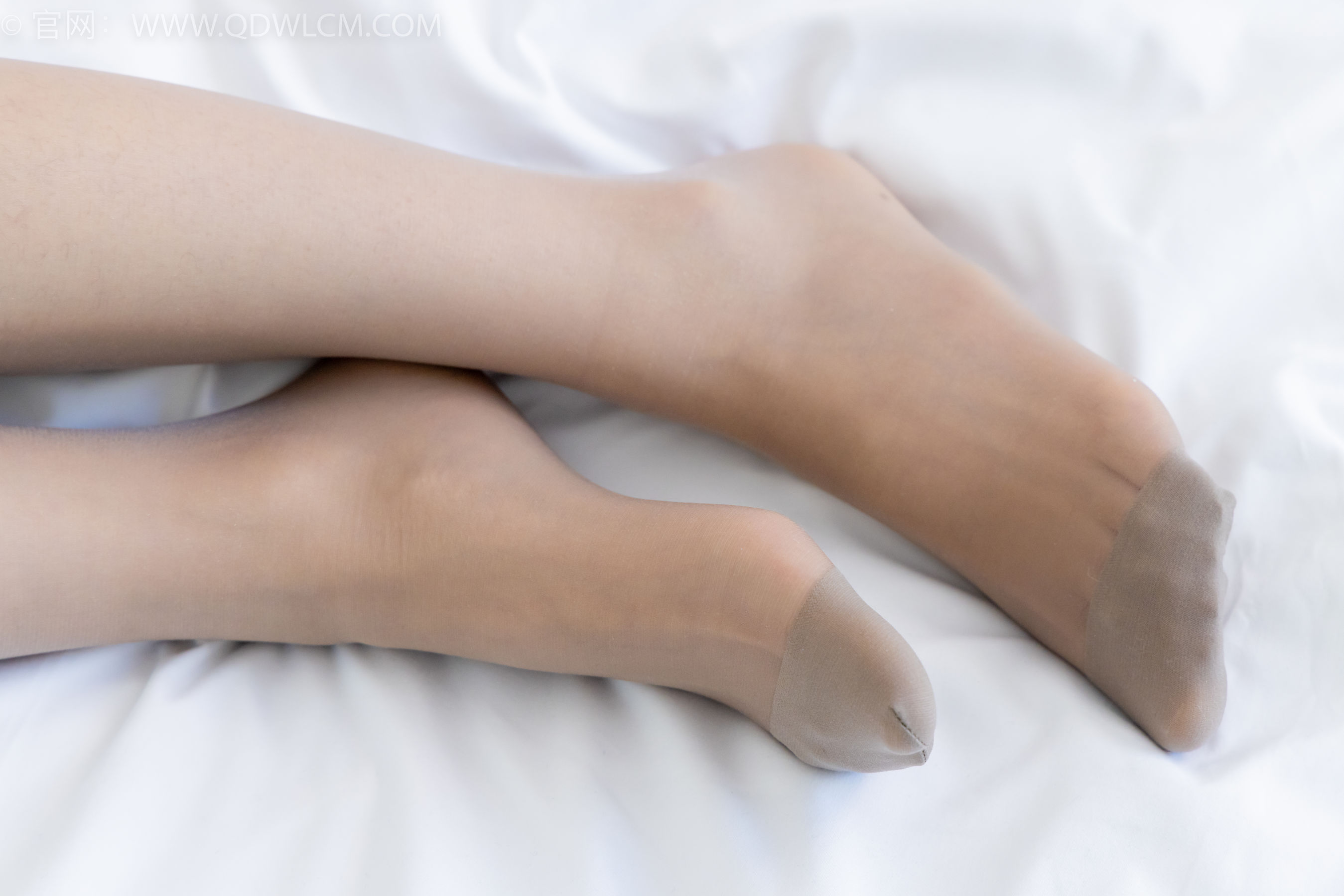 物恋传媒 No.2284 菜菜 - 高跟鞋、薄灰丝、盖被子睡觉剧情/(159P)