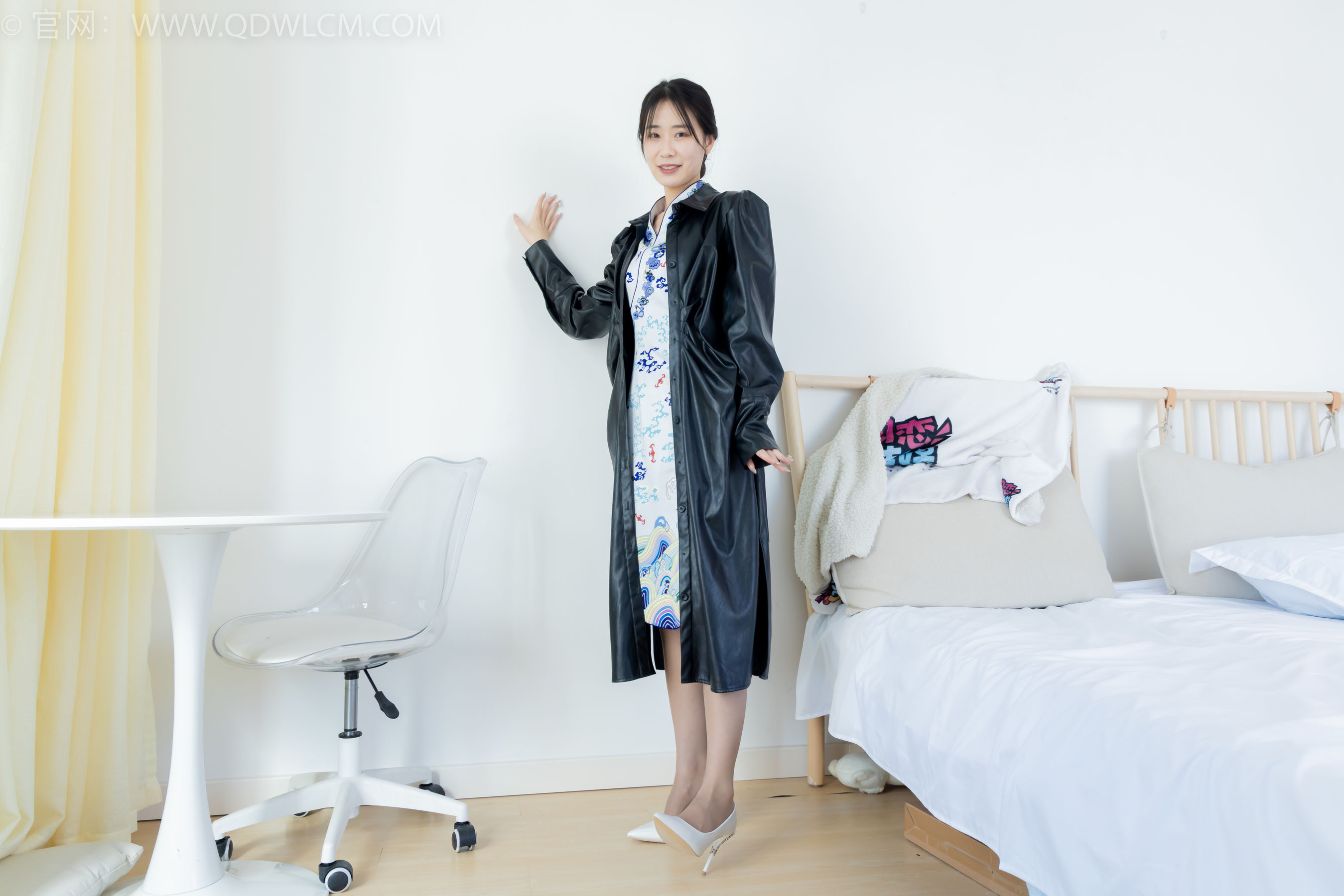 物恋传媒 No.2284 菜菜 - 高跟鞋、薄灰丝、盖被子睡觉剧情/(159P)