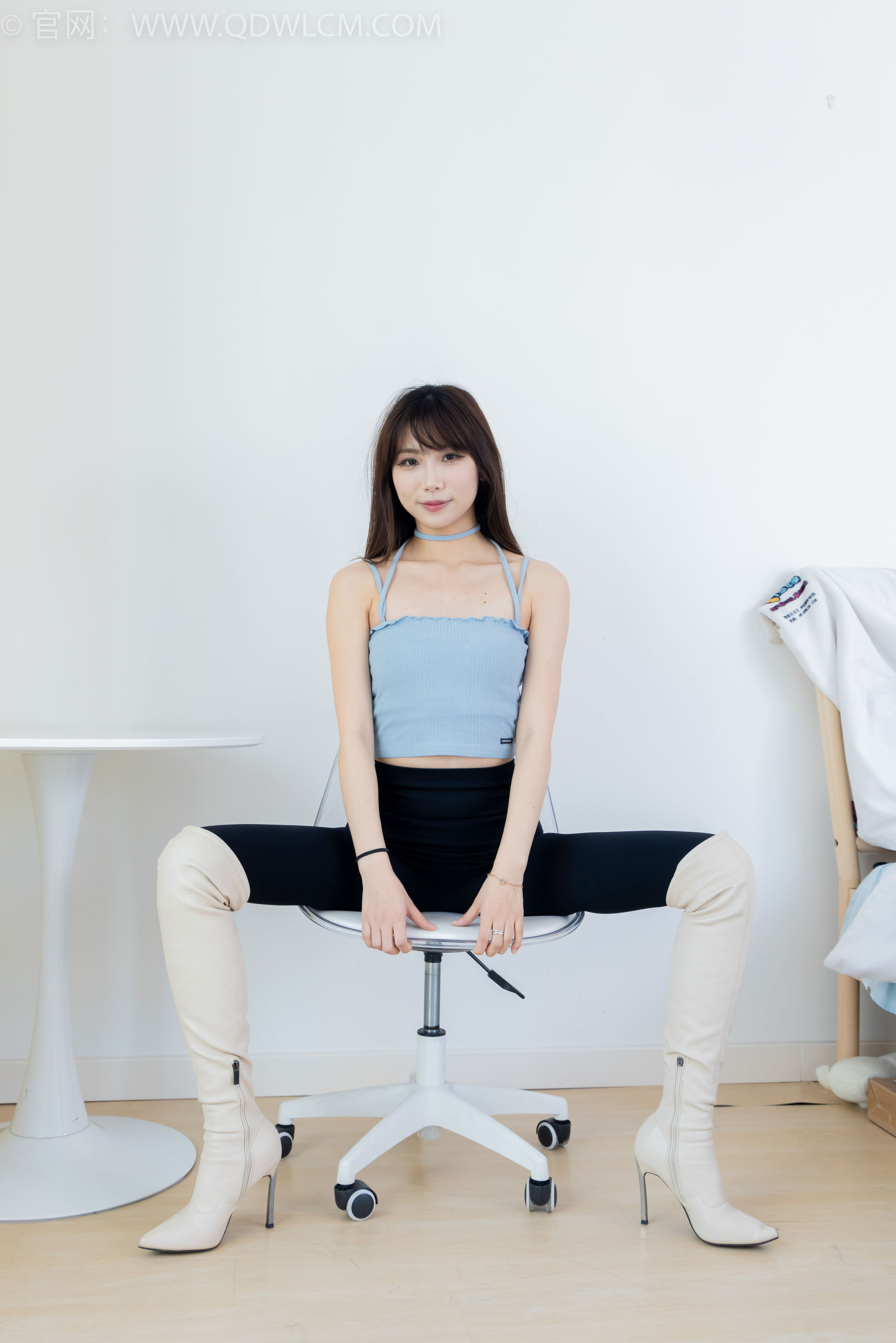 物恋传媒 No.2283 泡泡 - 高跟长靴、卡通白棉袜、裸足/(180P)