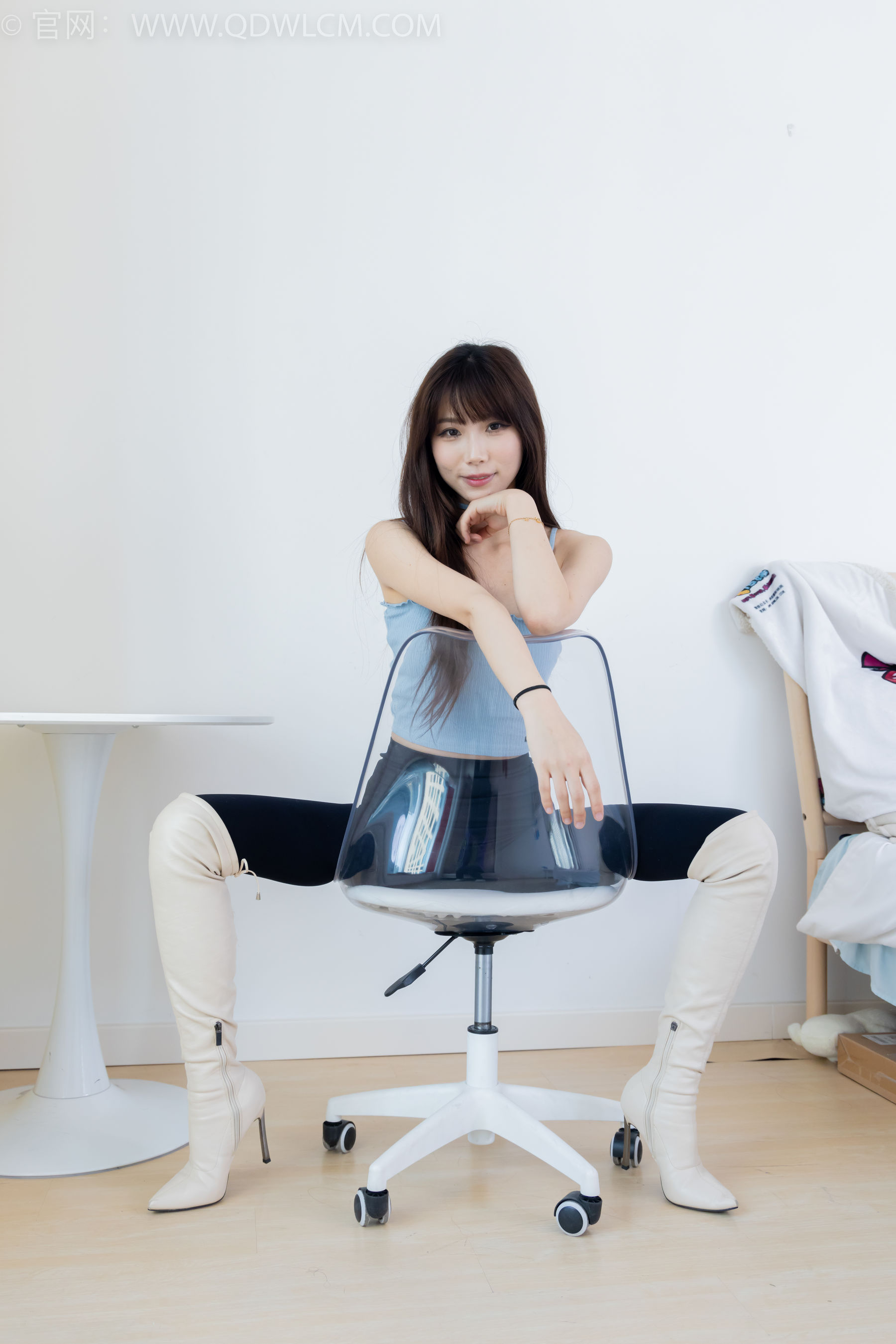 物恋传媒 No.2283 泡泡 - 高跟长靴、卡通白棉袜、裸足/(180P)