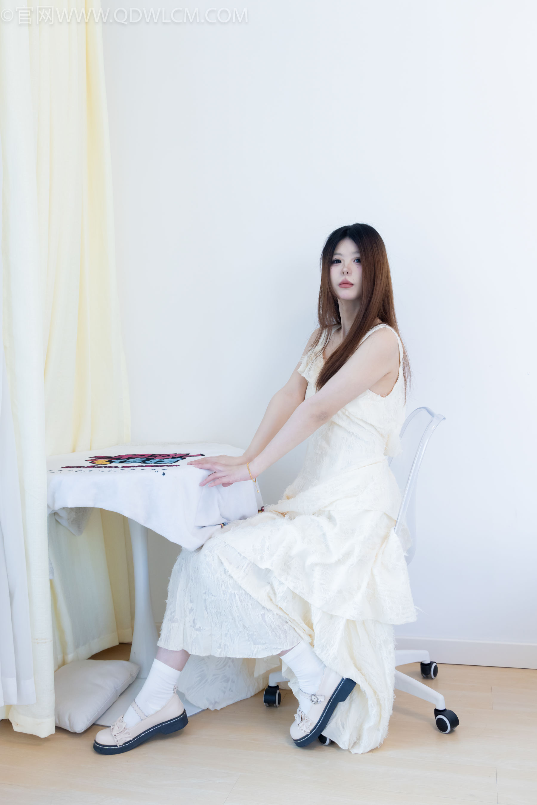 物恋传媒 No.2281 曲奇 - 皮鞋、白棉袜、裸足/(157P)