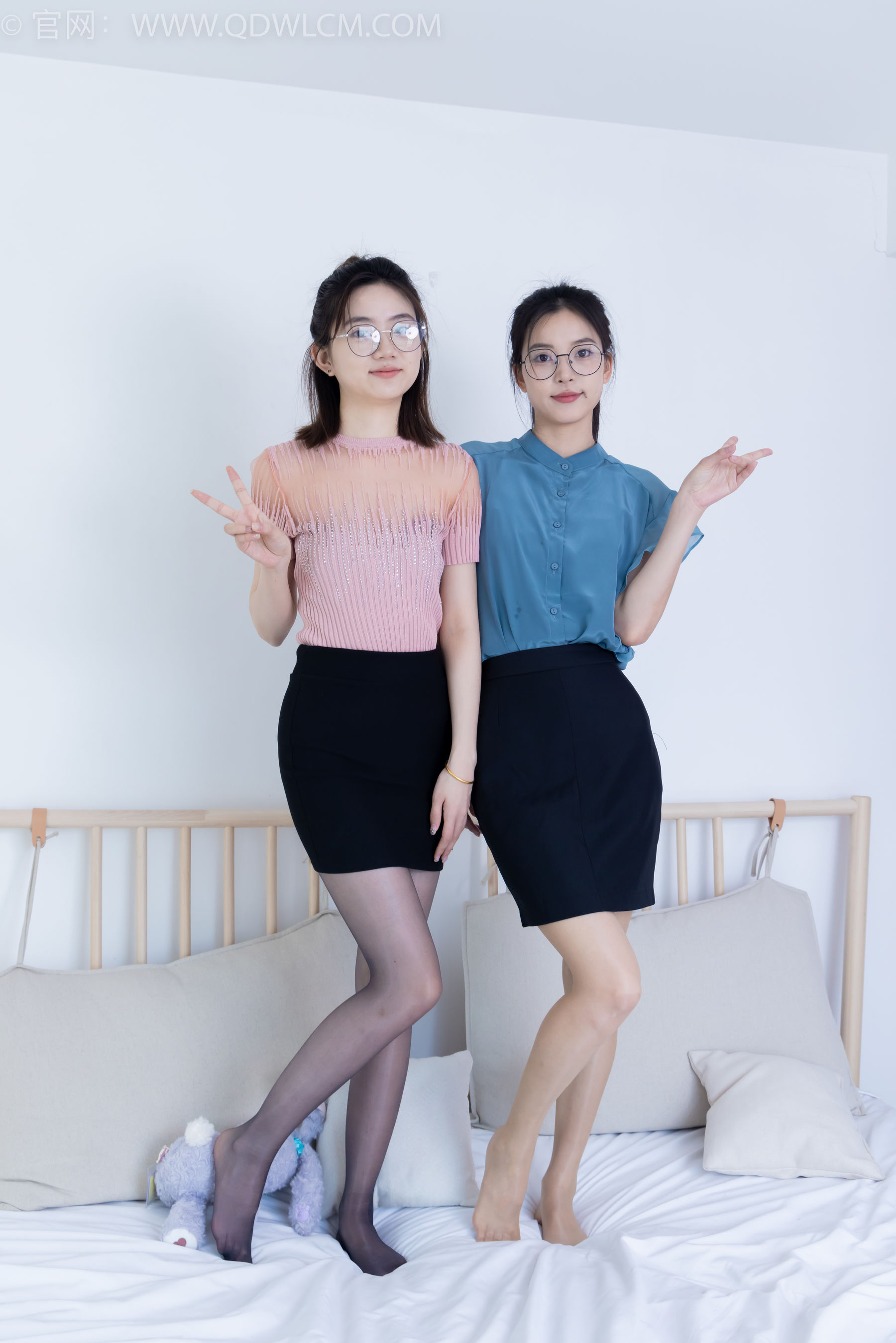 物恋传媒 No.2285 茯苓&欢欢 - 高跟鞋、高跟凉鞋、油亮薄肉丝/(168P)