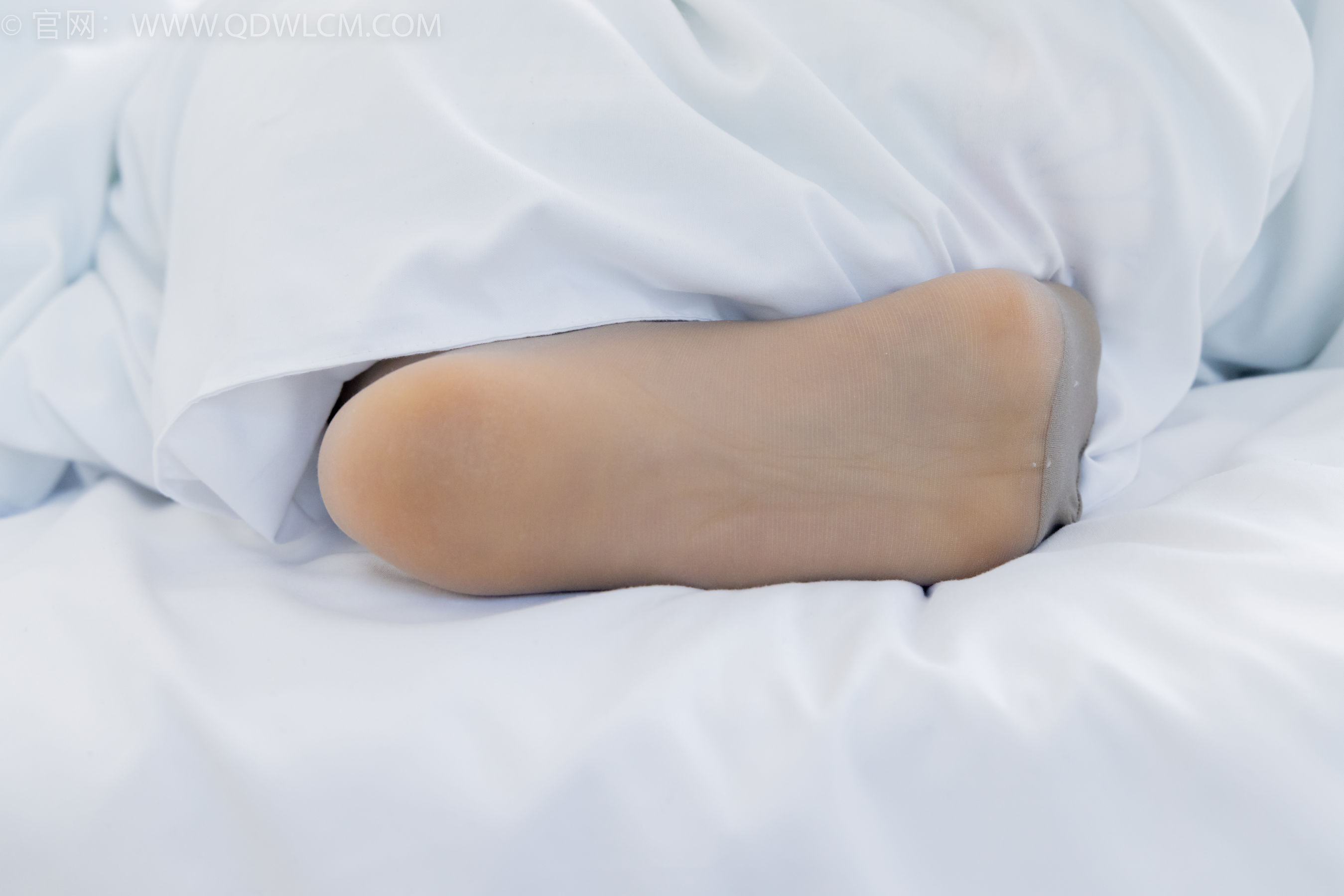 物恋传媒 No.2284 菜菜 - 高跟鞋、薄灰丝、盖被子睡觉剧情/(159P)