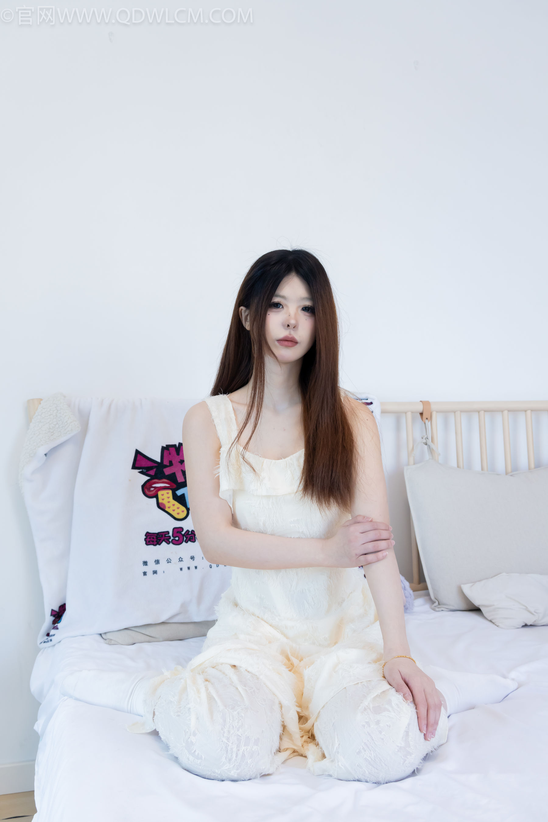 物恋传媒 No.2281 曲奇 - 皮鞋、白棉袜、裸足/(157P)