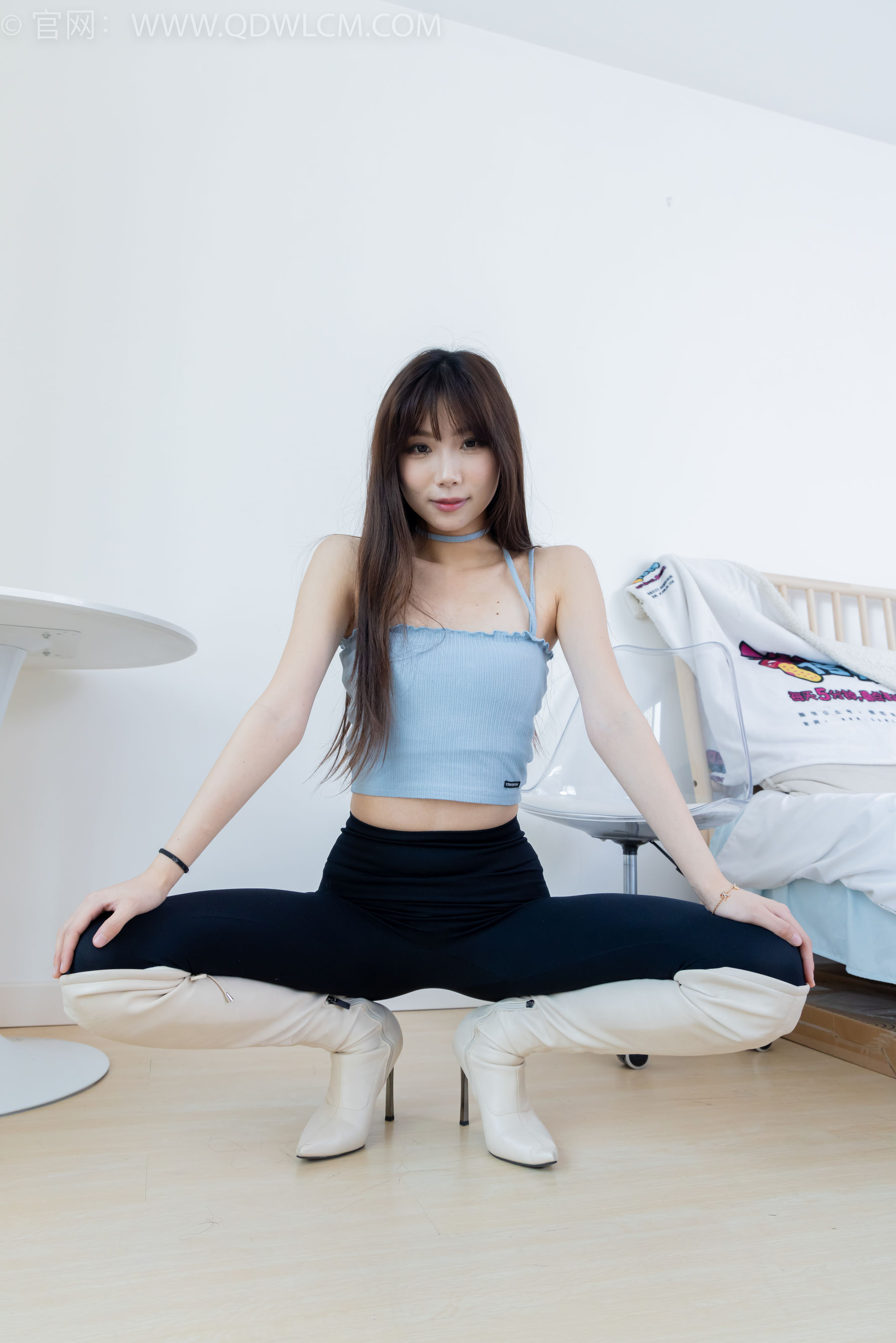 物恋传媒 No.2283 泡泡 - 高跟长靴、卡通白棉袜、裸足/(180P)