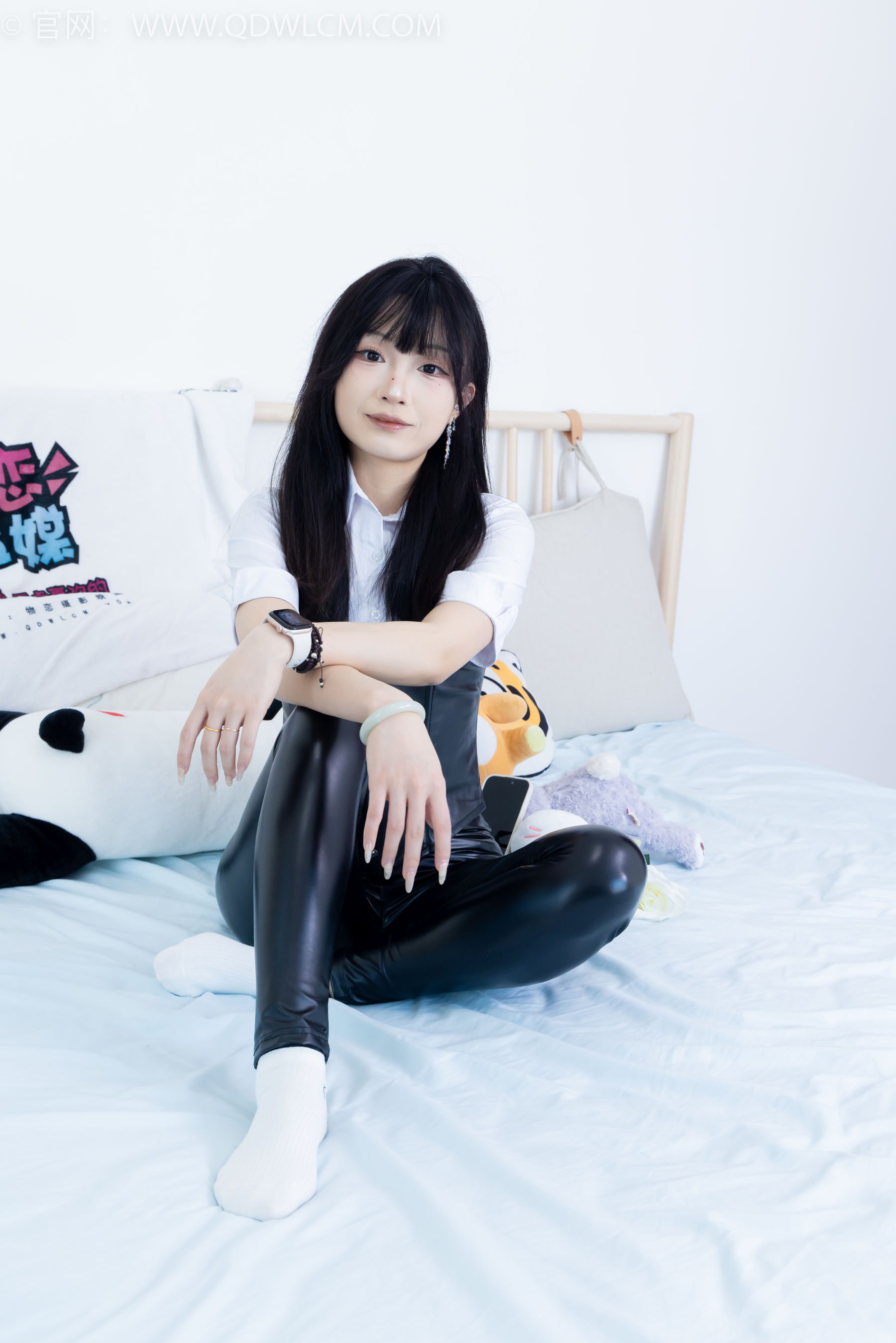 物恋传媒 No.2289 嘟嘟 - 长靴、高跟凉鞋、白棉袜、裸足/(200P)