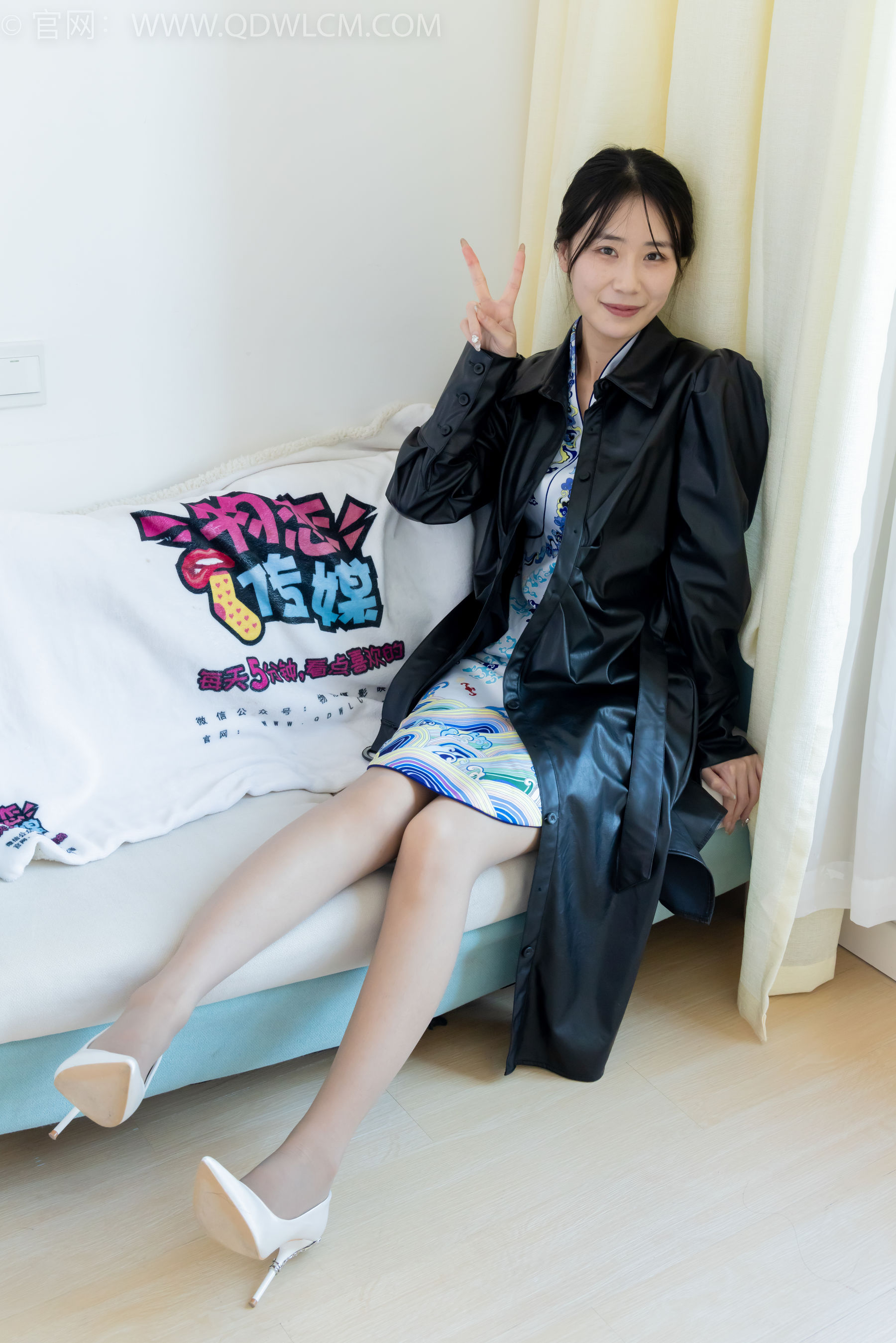 物恋传媒 No.2284 菜菜 - 高跟鞋、薄灰丝、盖被子睡觉剧情/(159P)