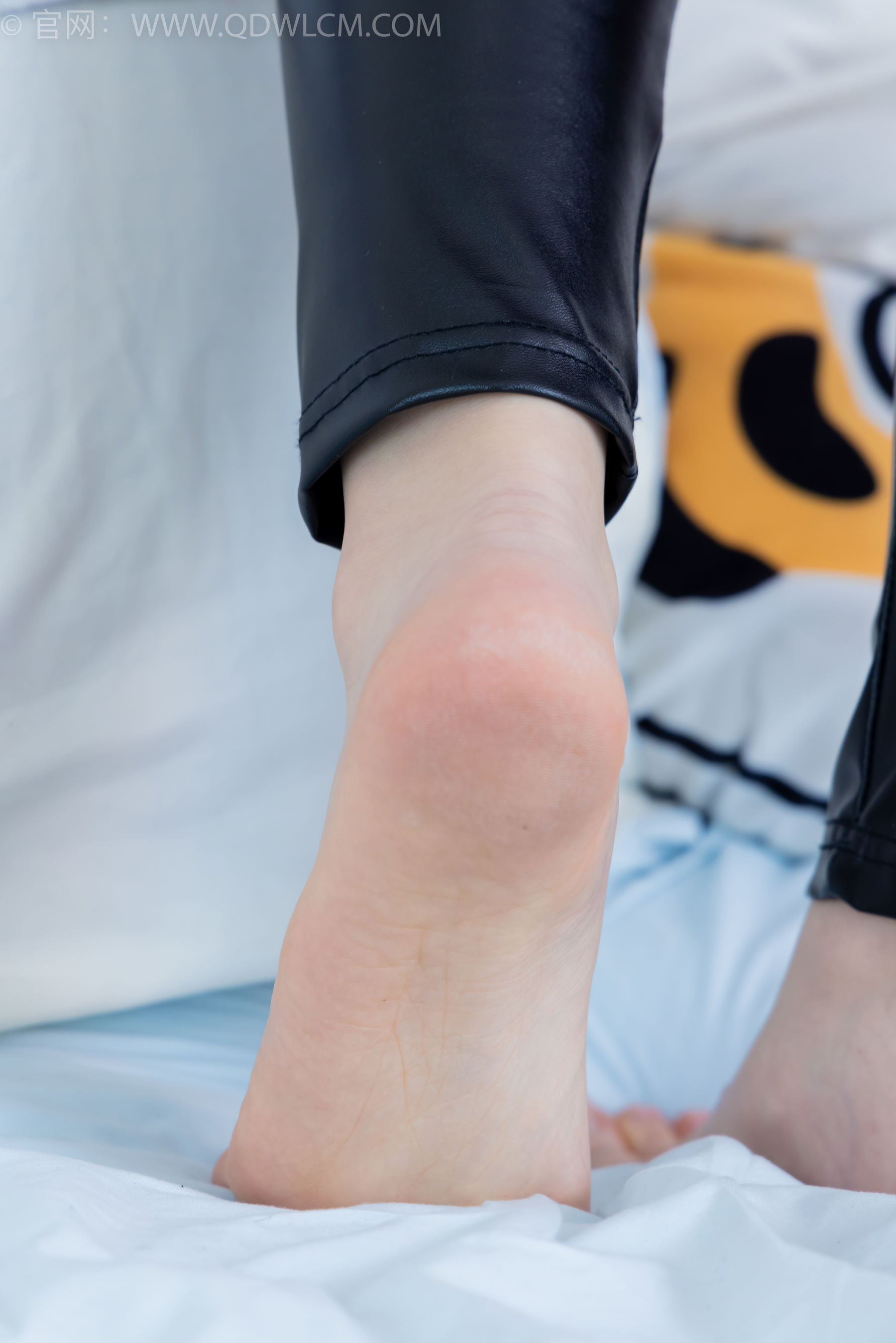 物恋传媒 No.2289 嘟嘟 - 长靴、高跟凉鞋、白棉袜、裸足/(200P)