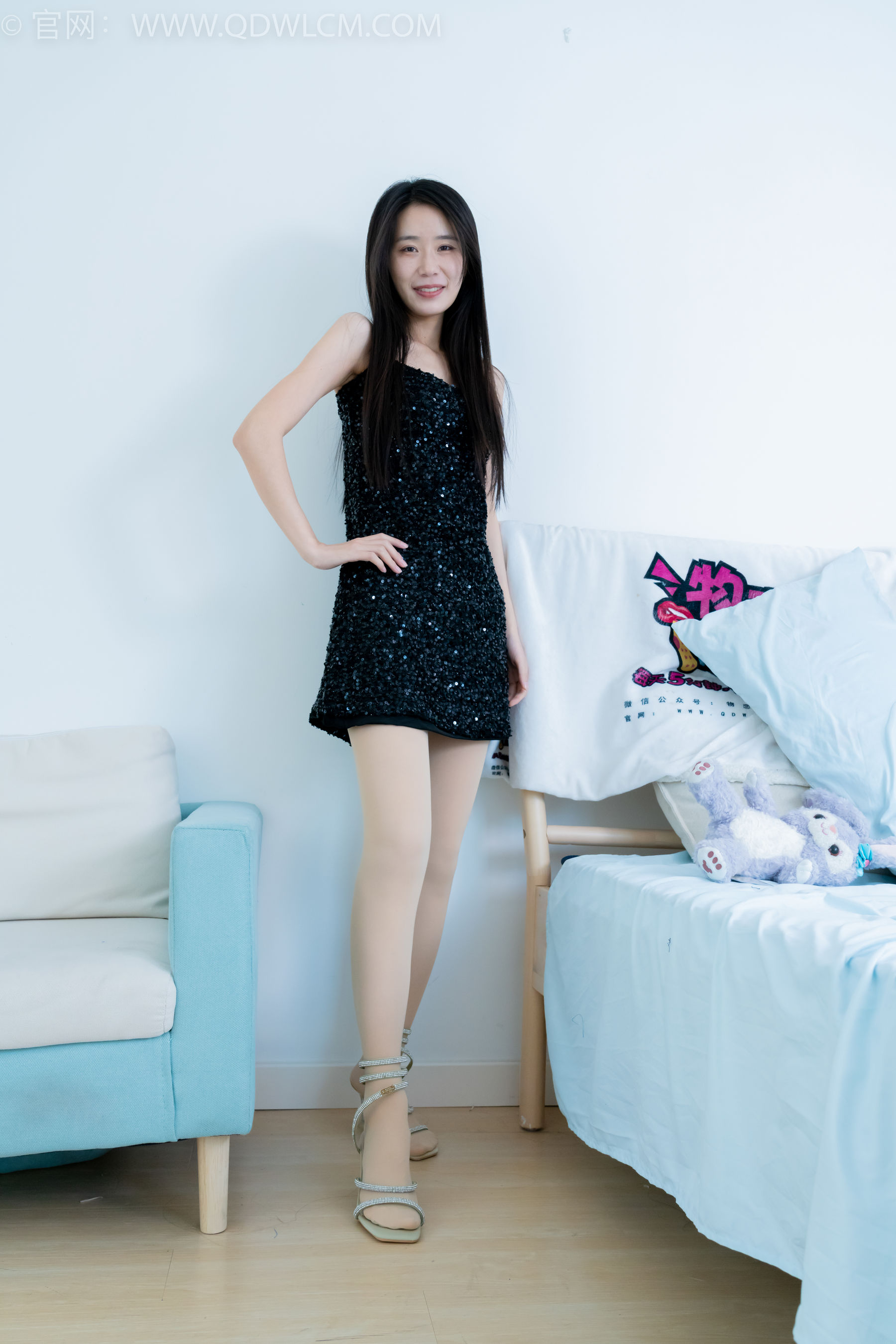 物恋传媒 No.2288 菜菜 - 高跟凉鞋、平底鞋、厚肉丝、油亮薄肉丝/(200P)