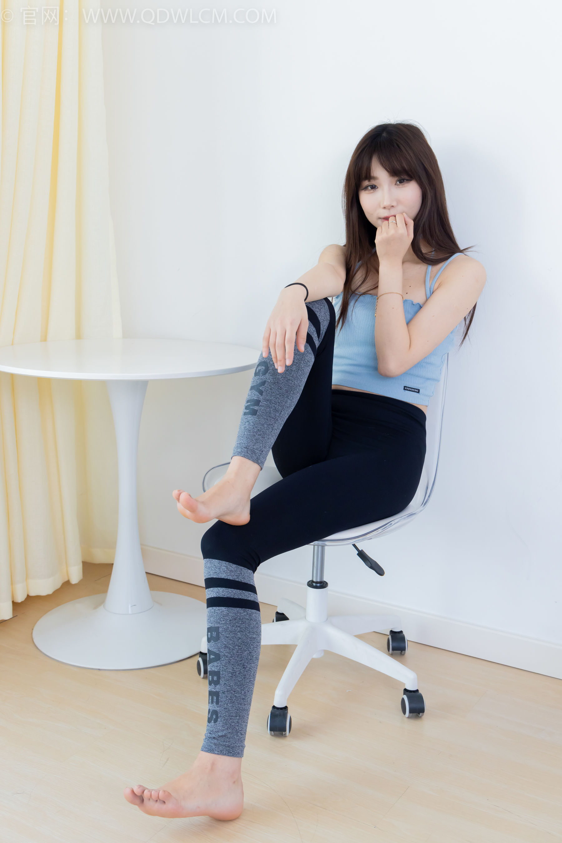 物恋传媒 No.2283 泡泡 - 高跟长靴、卡通白棉袜、裸足/(180P)