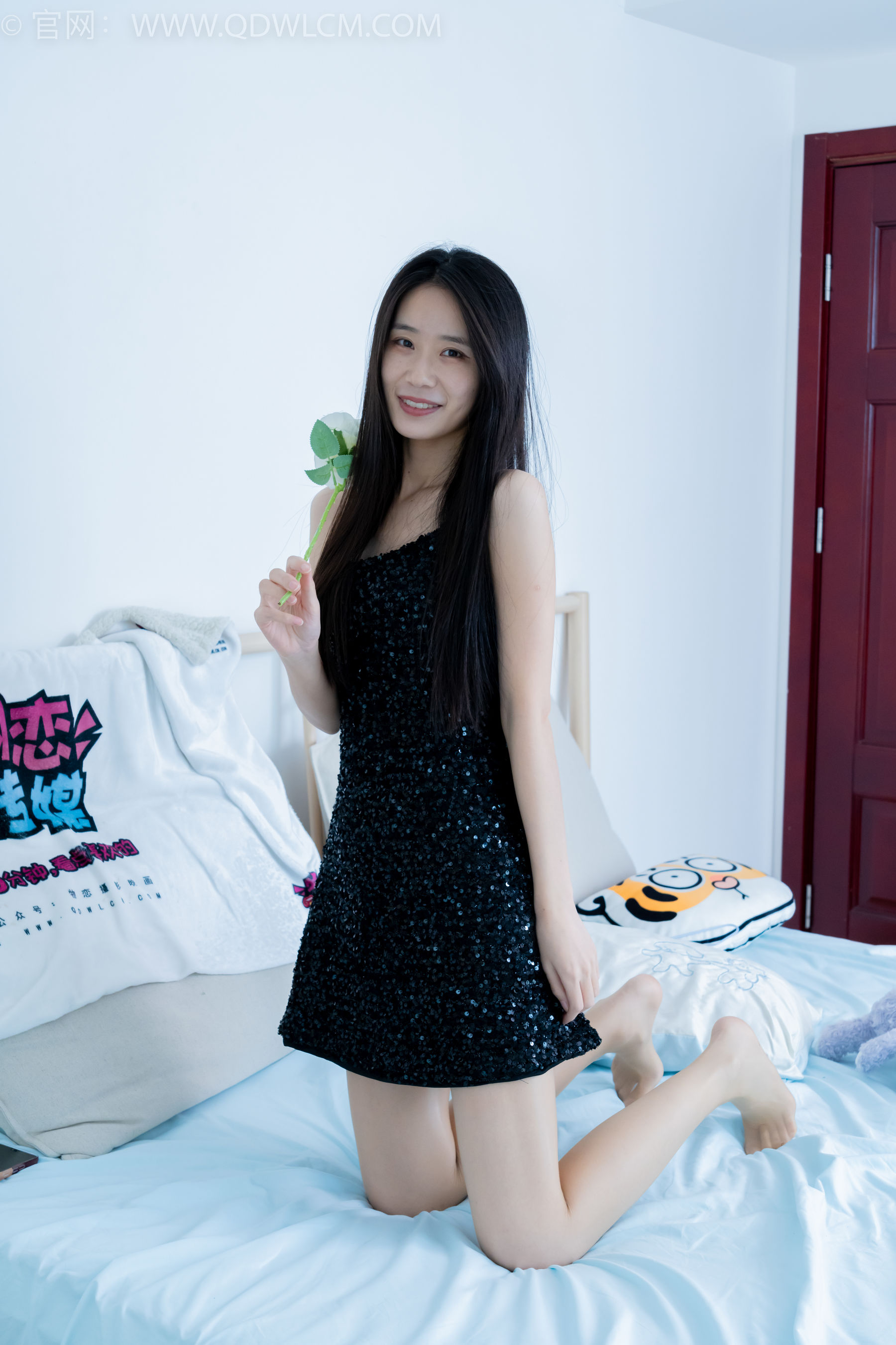 物恋传媒 No.2288 菜菜 - 高跟凉鞋、平底鞋、厚肉丝、油亮薄肉丝/(200P)