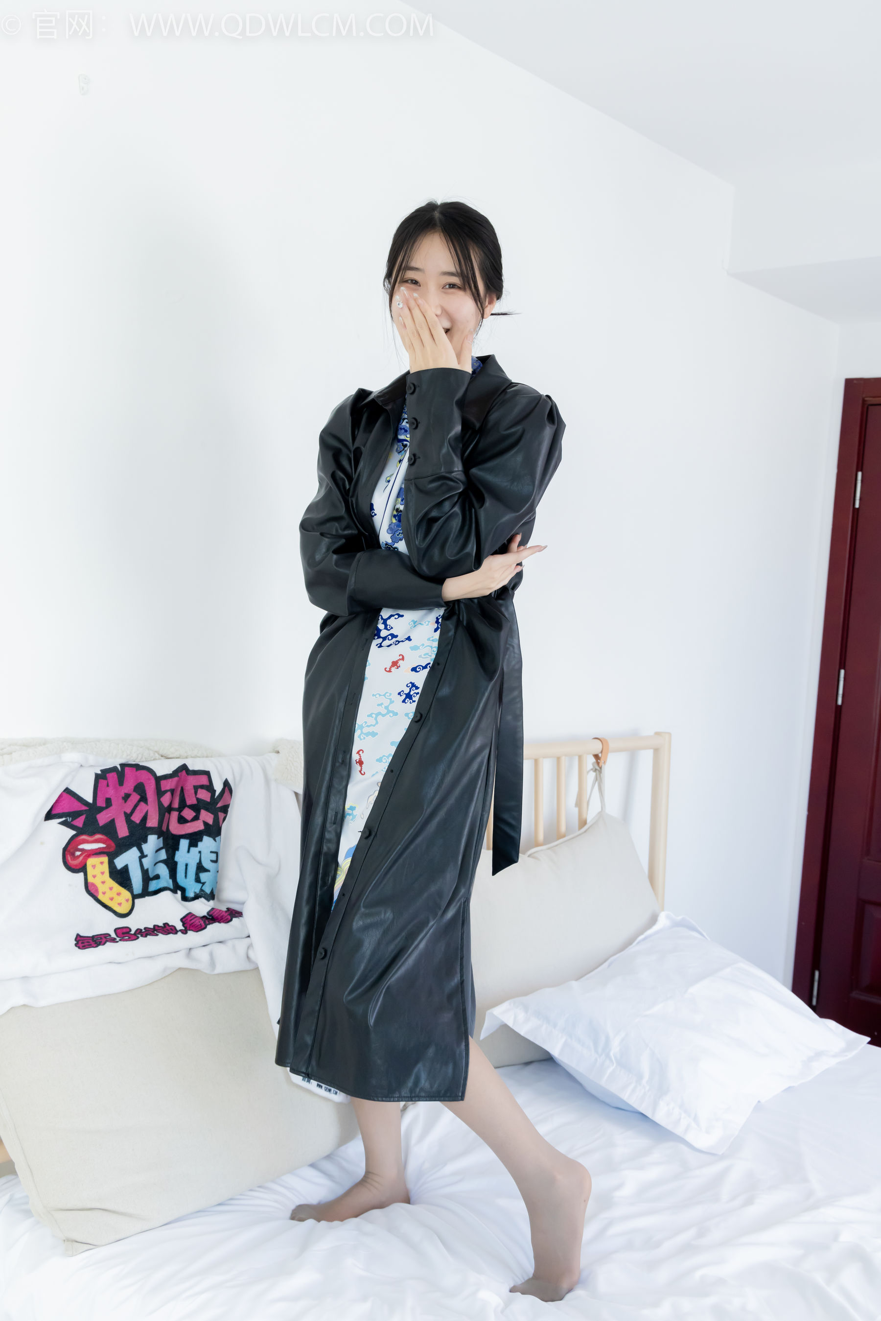 物恋传媒 No.2284 菜菜 - 高跟鞋、薄灰丝、盖被子睡觉剧情/(159P)