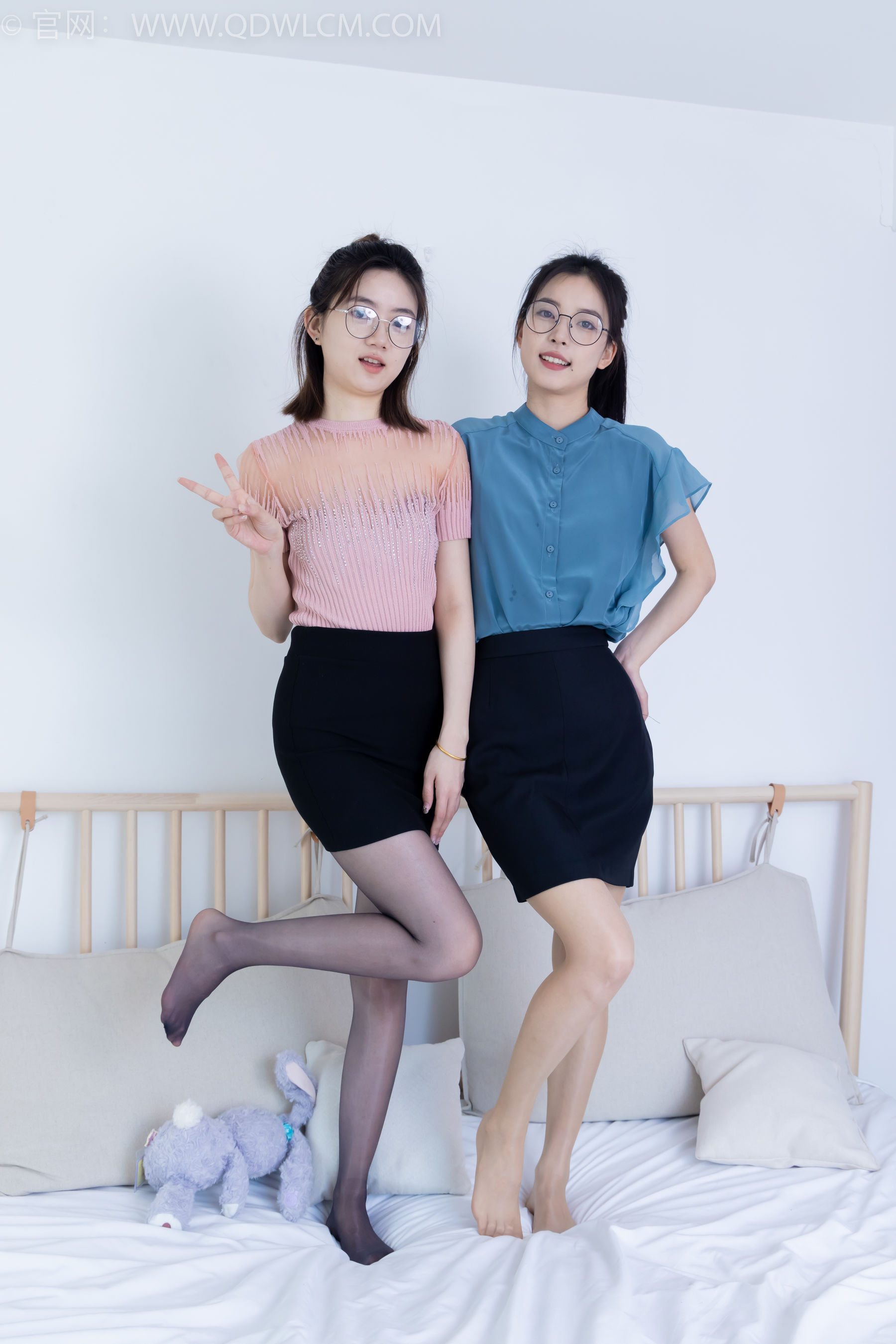 物恋传媒 No.2285 茯苓&欢欢 - 高跟鞋、高跟凉鞋、油亮薄肉丝/(168P)