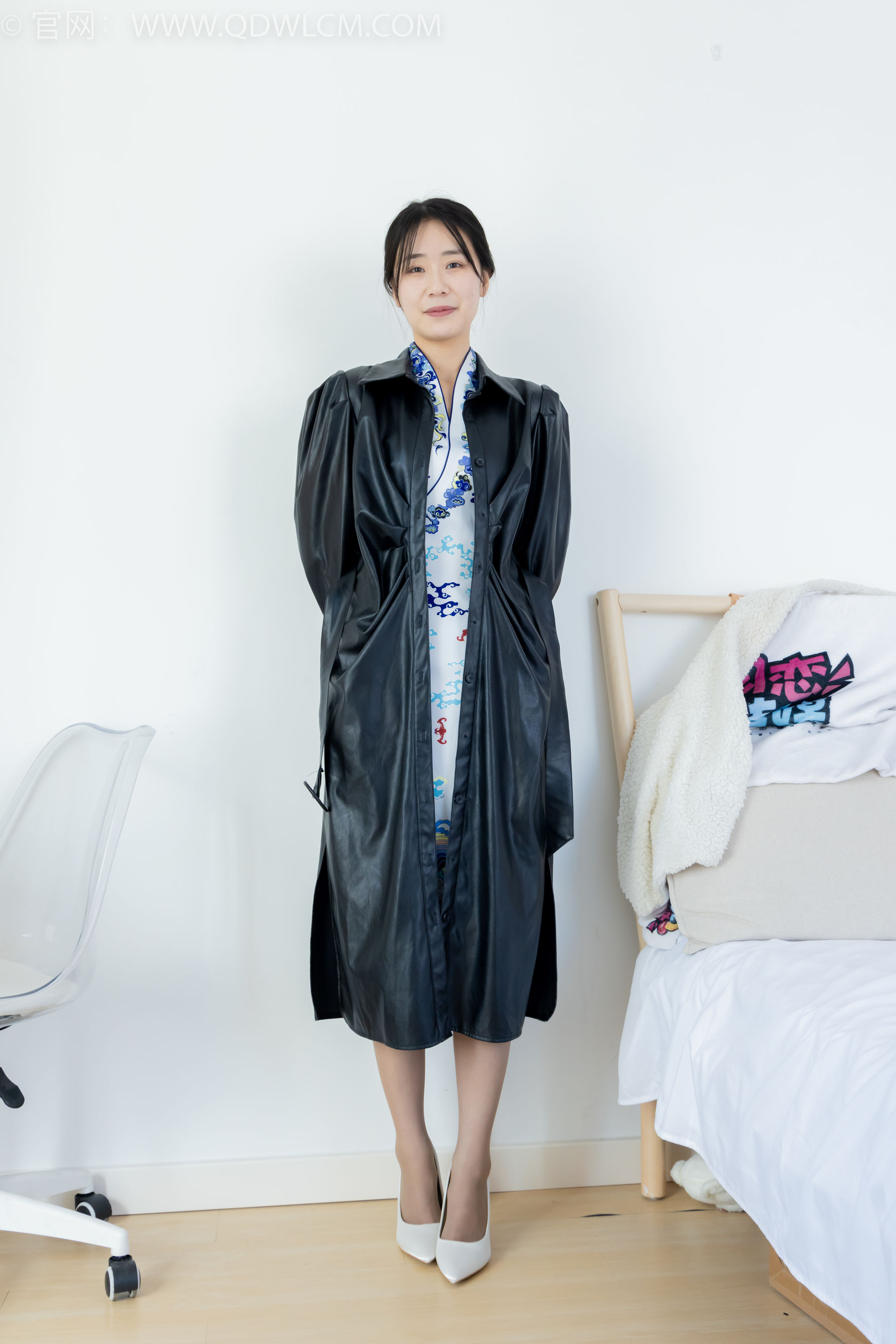 物恋传媒 No.2284 菜菜 - 高跟鞋、薄灰丝、盖被子睡觉剧情/(159P)