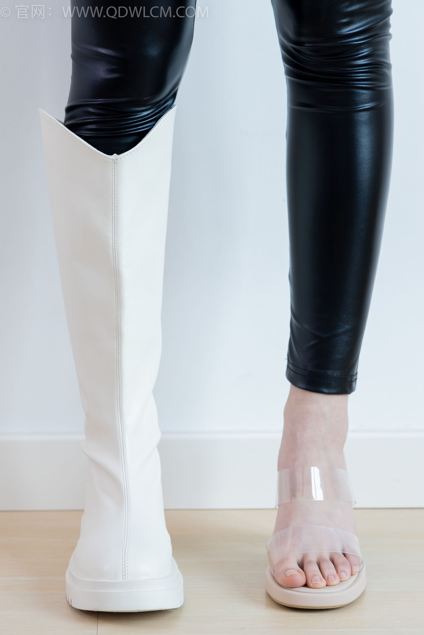 物恋传媒 No.2289 嘟嘟 - 长靴、高跟凉鞋、白棉袜、裸足/(200P)