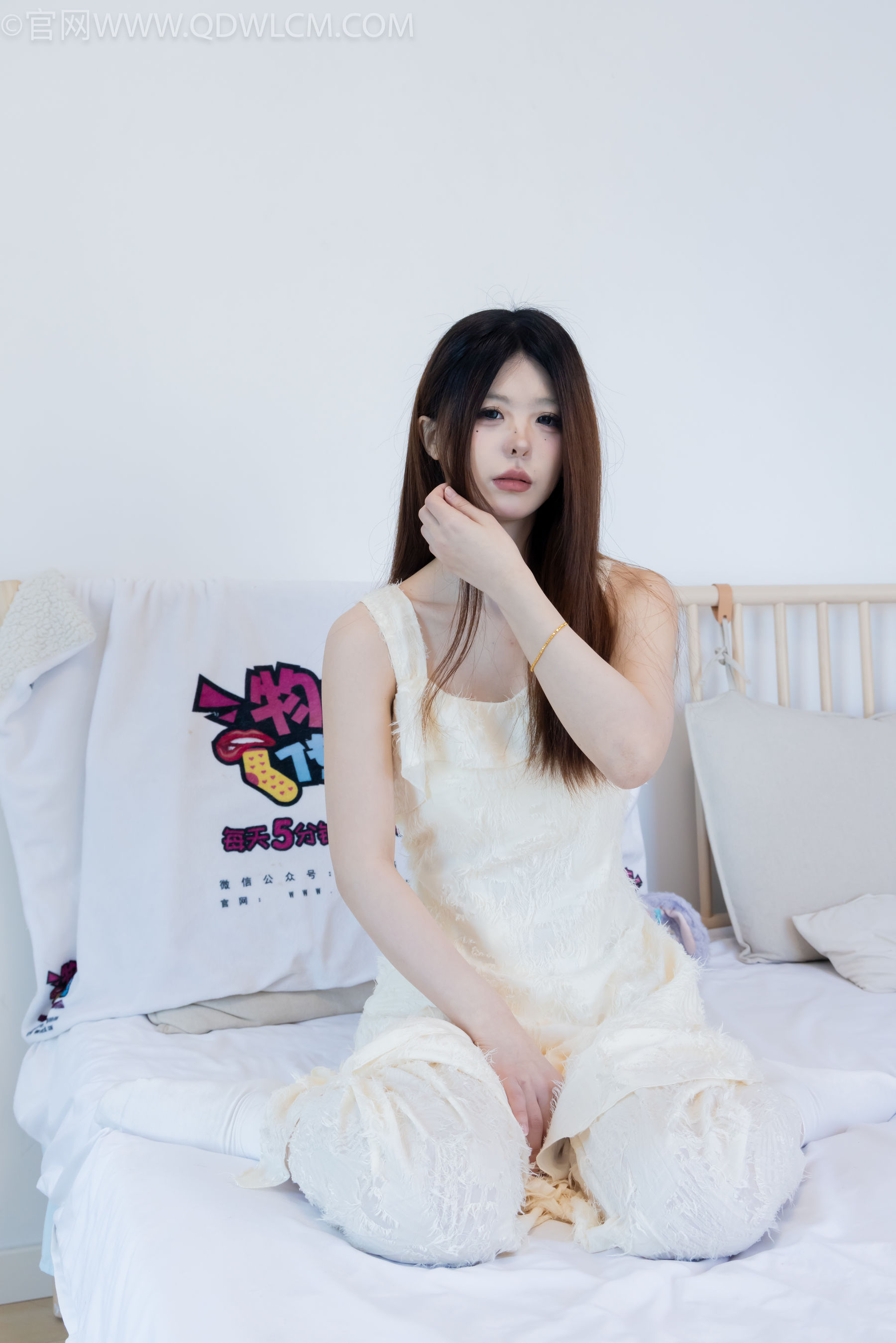 物恋传媒 No.2281 曲奇 - 皮鞋、白棉袜、裸足/(157P)